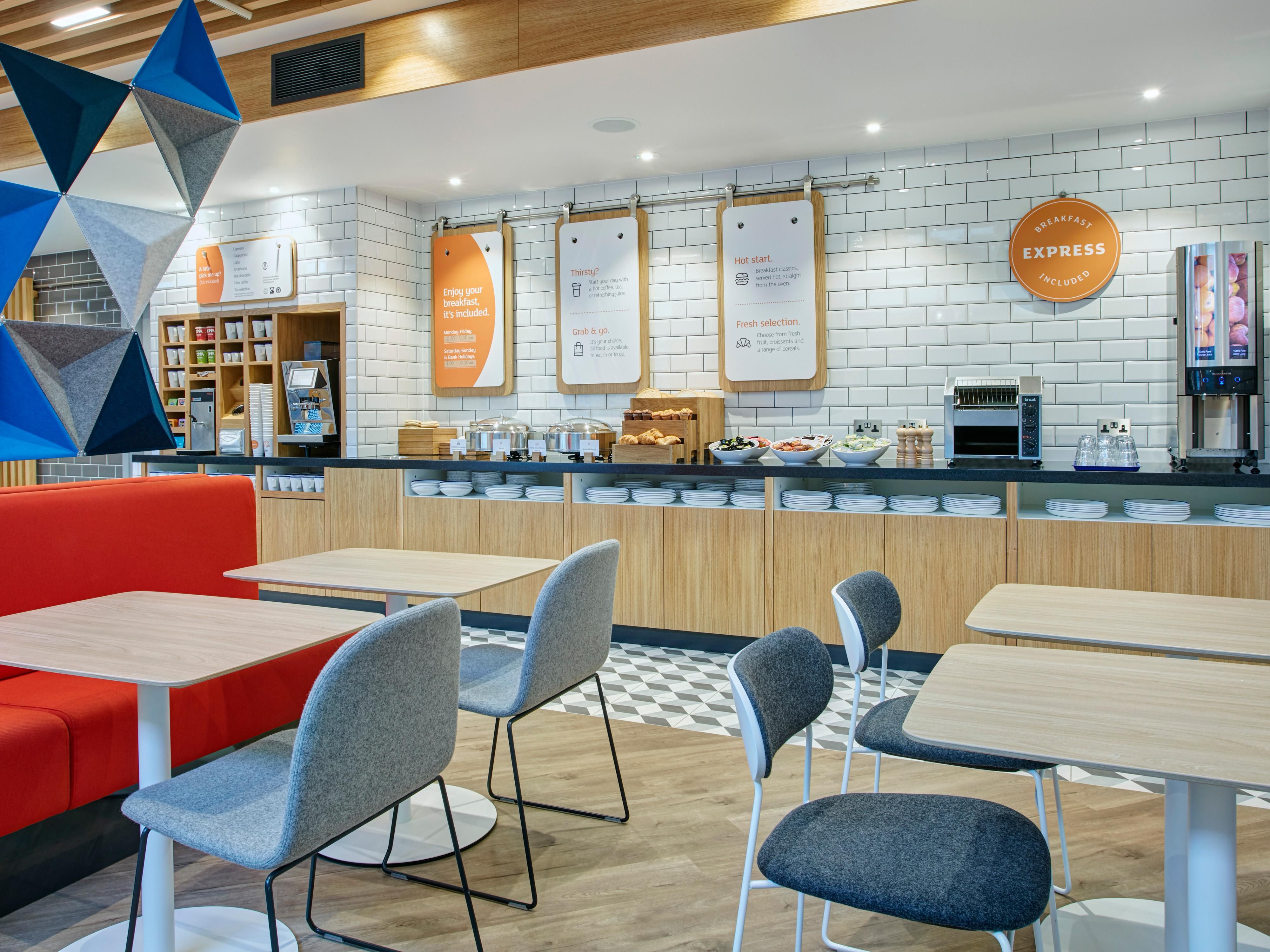 Start each day with our free Express Start breakfast, offering a variety of hot and continental options to suit every preference. Whether you are preparing for a busy workday, sightseeing or festive activities, our breakfast provides a convenient and comfortable start to your morning in Dublin.