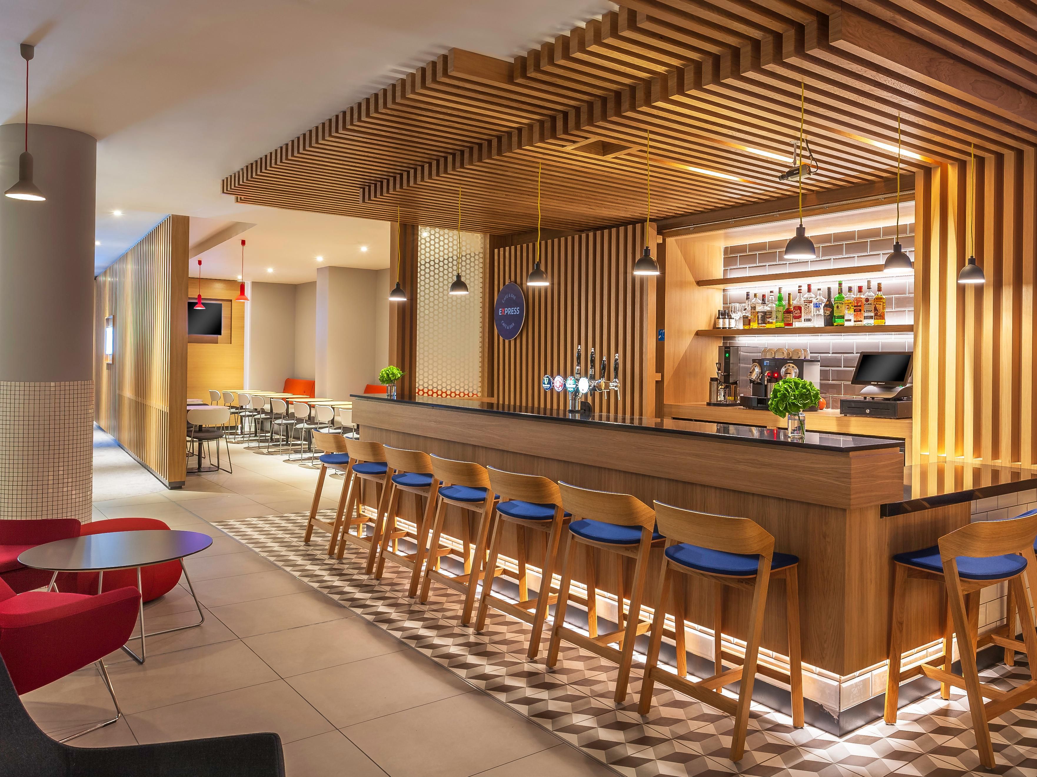 Sample one of our wide range of alcoholic or non alcoholic beverages from our Express Bar, then sit at the bar counter or kick back in one one of our bucket chairs to watch our lounge TV. Lunch and Dinner options also available from our all day dining menu, full to the brim with delicious choices such as burgers and curries.