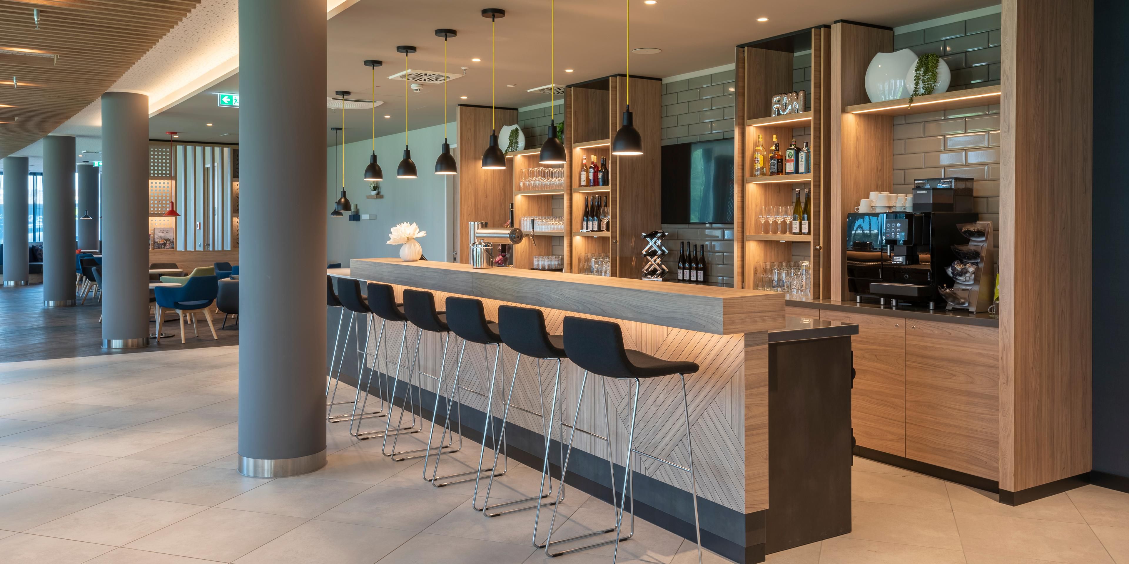 Take a relaxing break after exploring Dusseldorf with drinks at our casual hotel bar. Enjoy cocktails, wine, beer, coffee, fizzy drinks, delicious snacks, and light meals. Meet friends and colleagues for a pint of German beer and enjoy socialising at the bar and lounge.