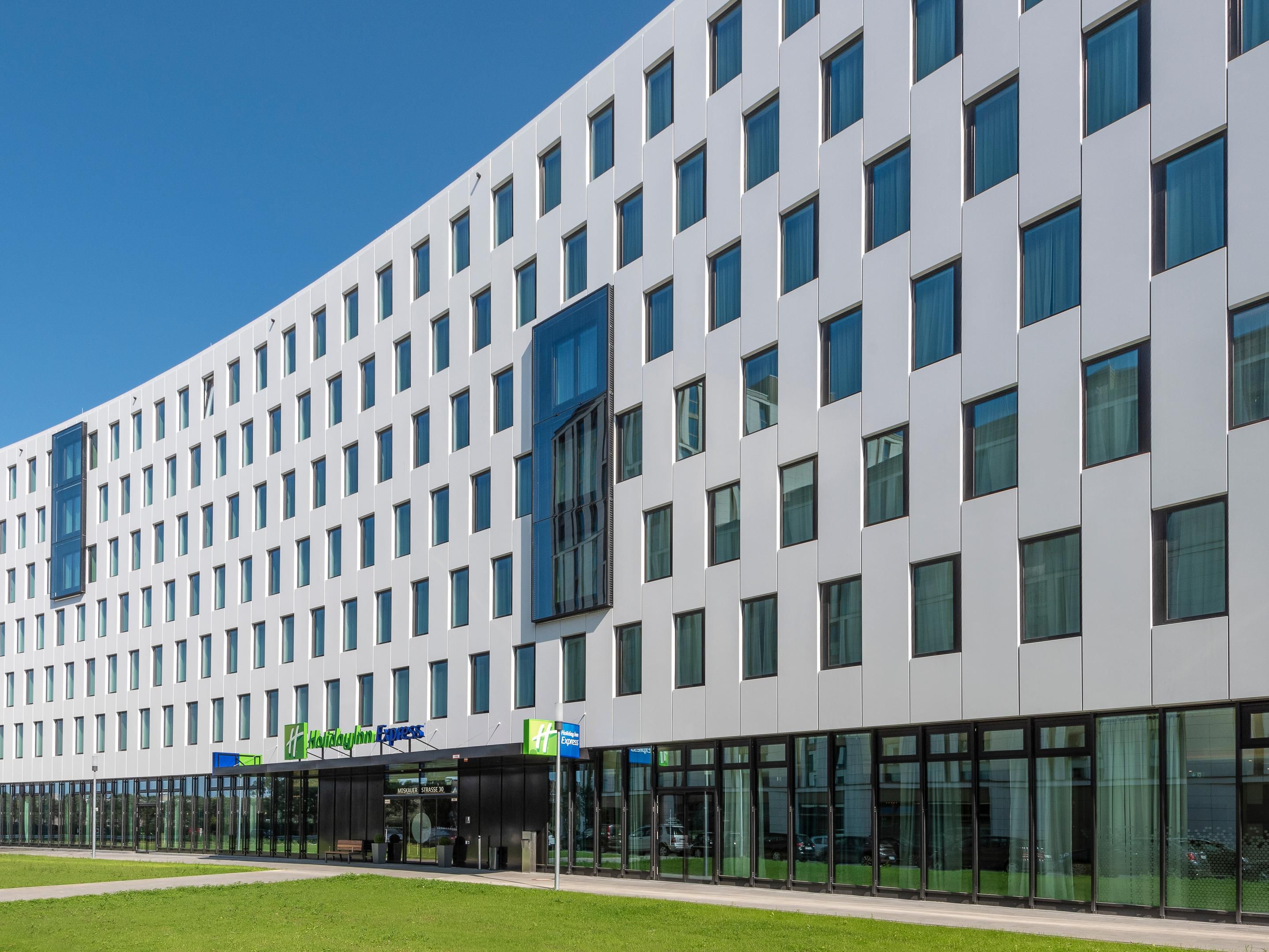 Best hotel to stay few minutes away from the Hauptbanhof Station.