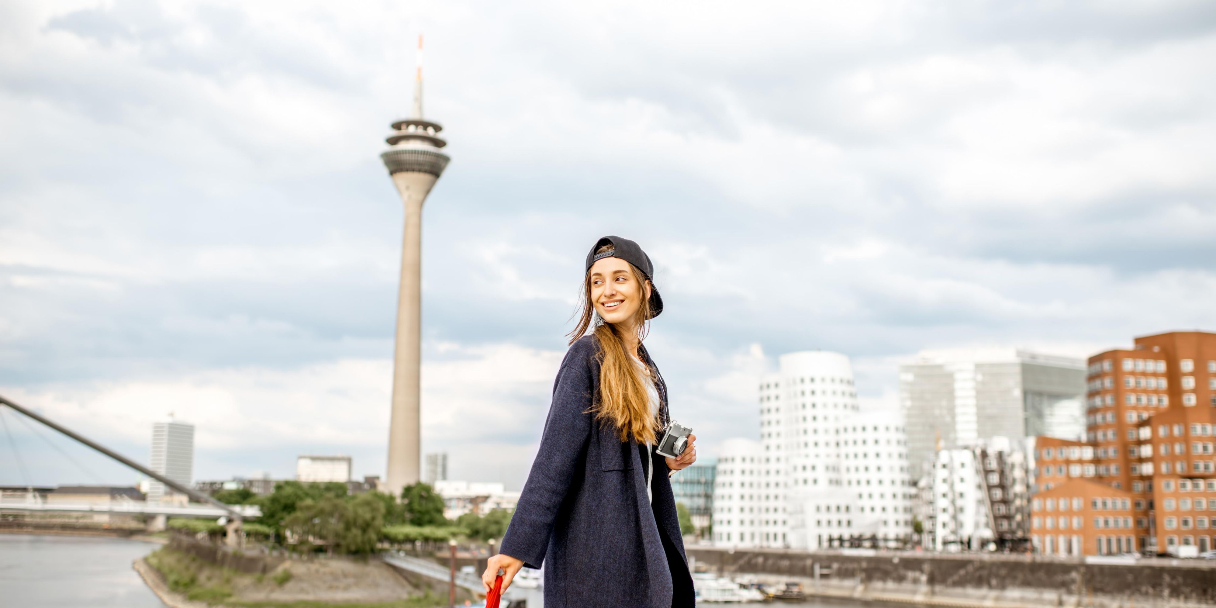 With its spectacular modern architecture, the Europe’s most luxurious shopping street and the latest theatre shows and events, Düsseldorf has something for everyone. Explore the nearby attractions and book your visit soon!
