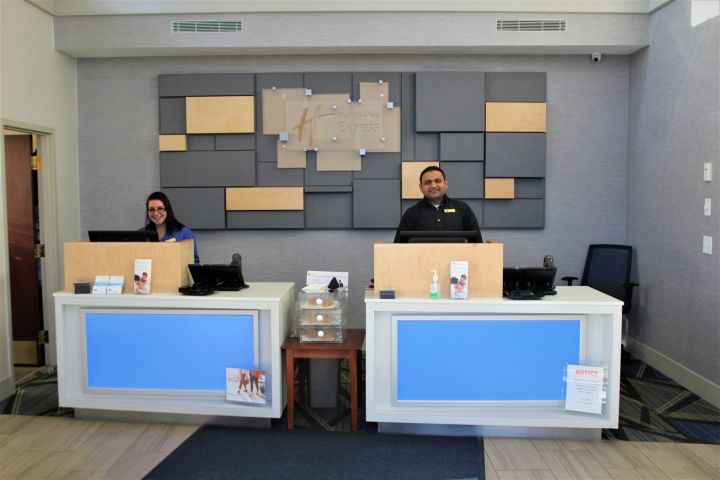 Holiday Inn Express Durham - (UNH)