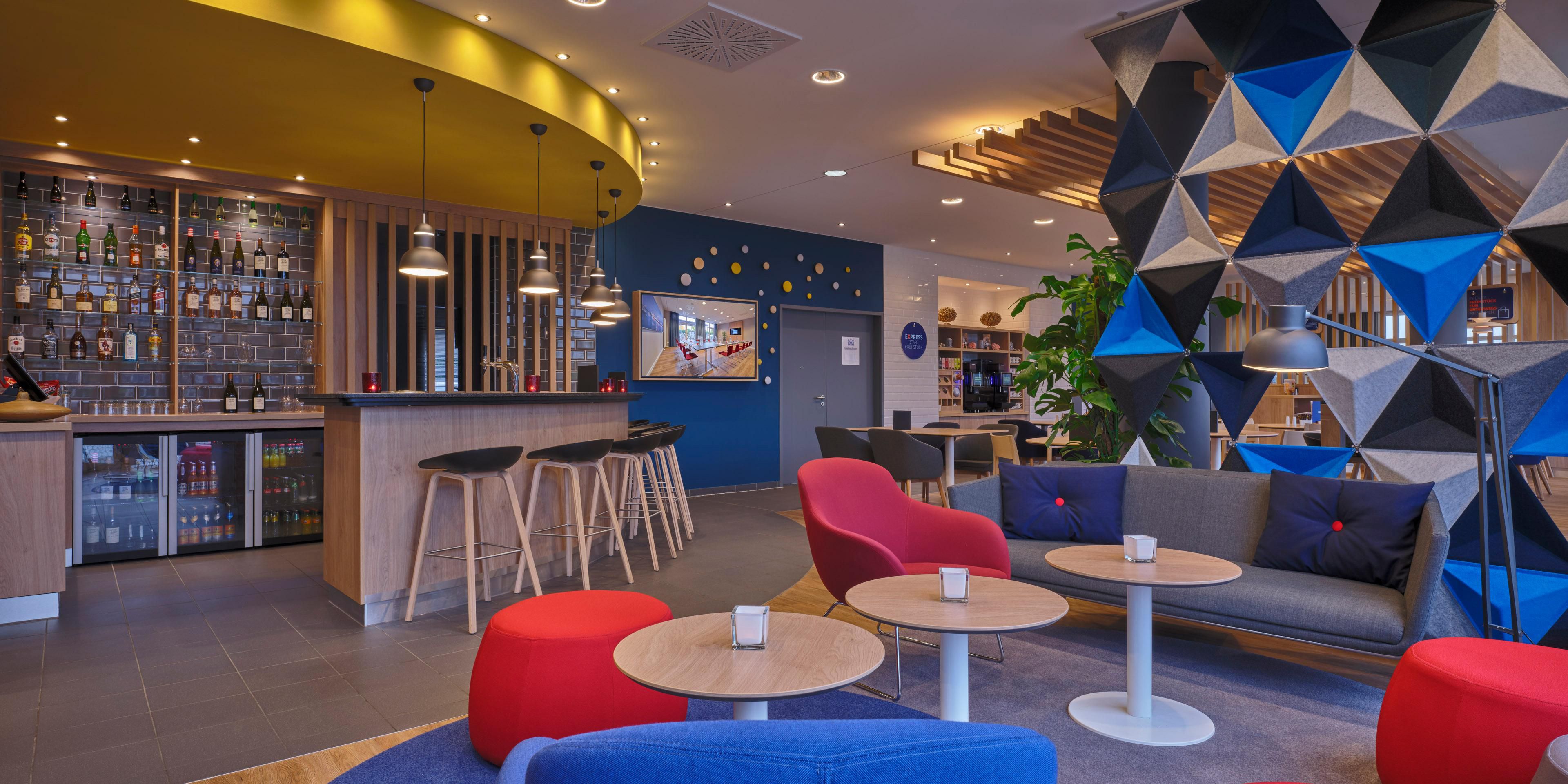Entdecken Sie jetzt das neuartige Open-Lobby-Konzept. Entspannen Sie jederzeit bei Kaffee oder Snacks und arbeiten Sie in unserer einladenden Open Lobby.