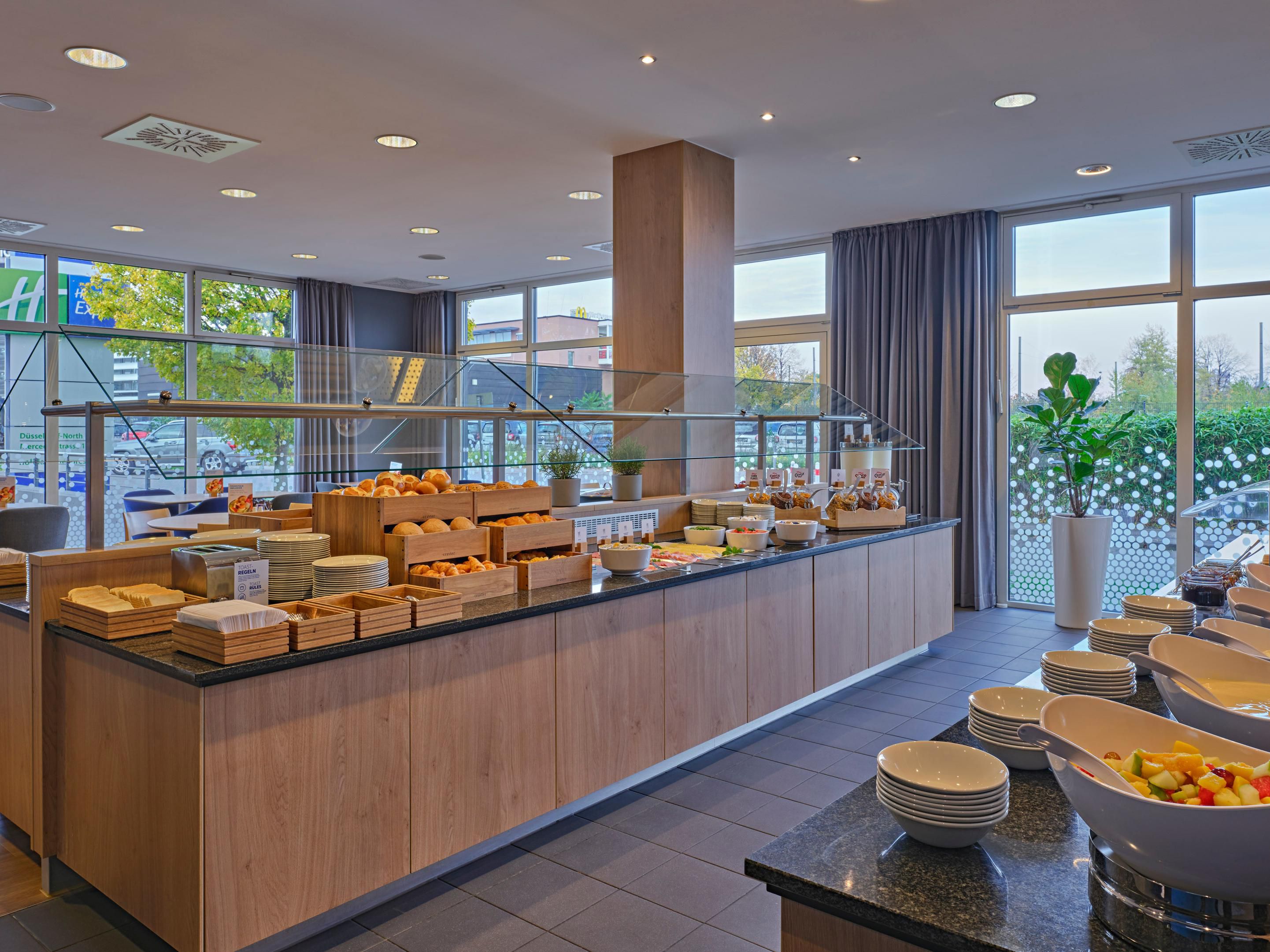 Head to the Great Room each morning for an included Express Start™ Breakfast. This continental buffet offers fluffy croissants and pastries, plus local cold cuts, eggs, cheeses and fresh fruit.