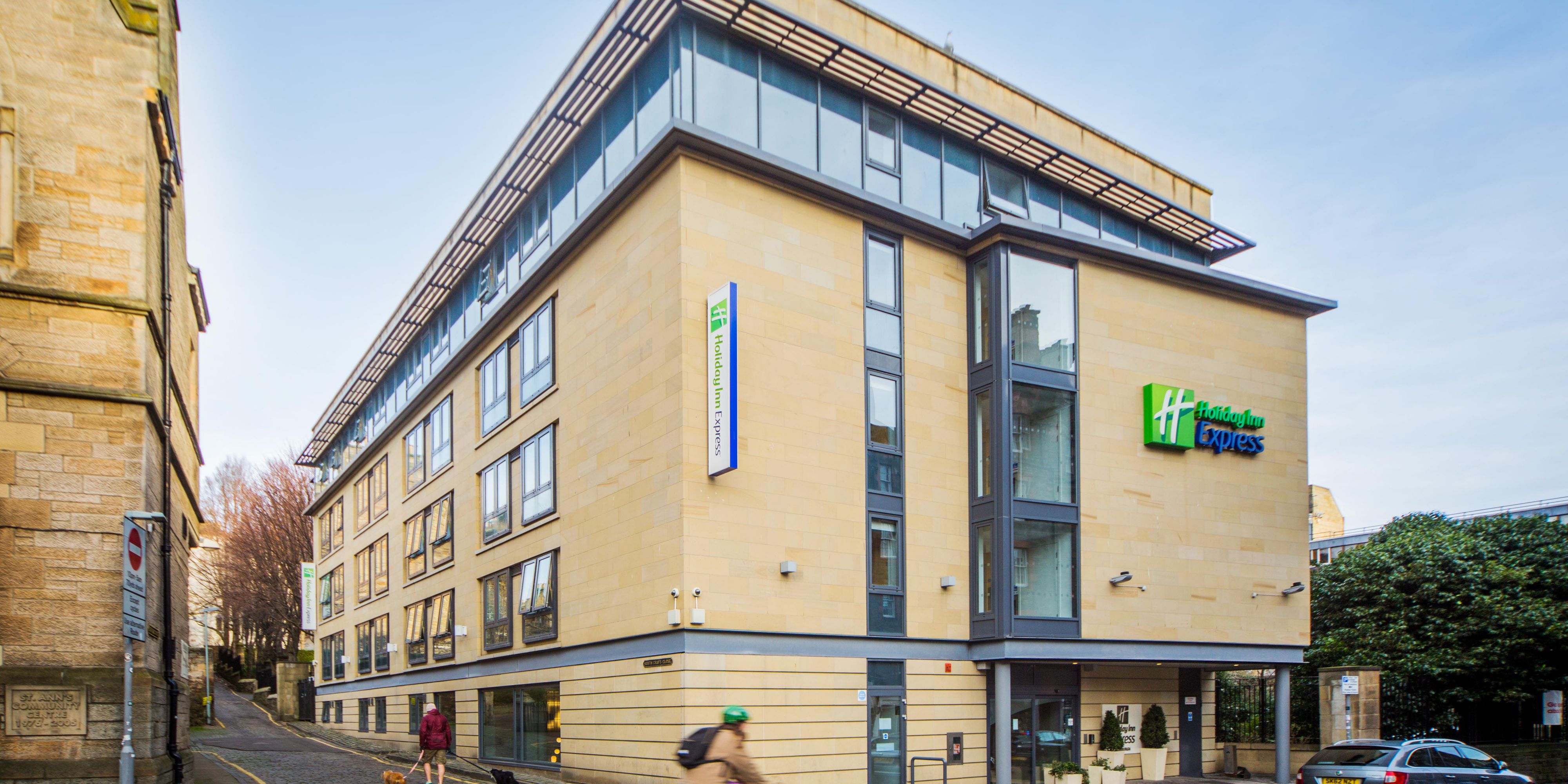 The Holiday Inn Express Edinburgh Royal Mile Hotel is ideal for visiting Edinburgh as it is only a 7-minute walk away from the historic Edinburgh Castle where you will get the best views of the city! Also, only a 6-minute walk away from the main train station, Edinburgh Waverley. 