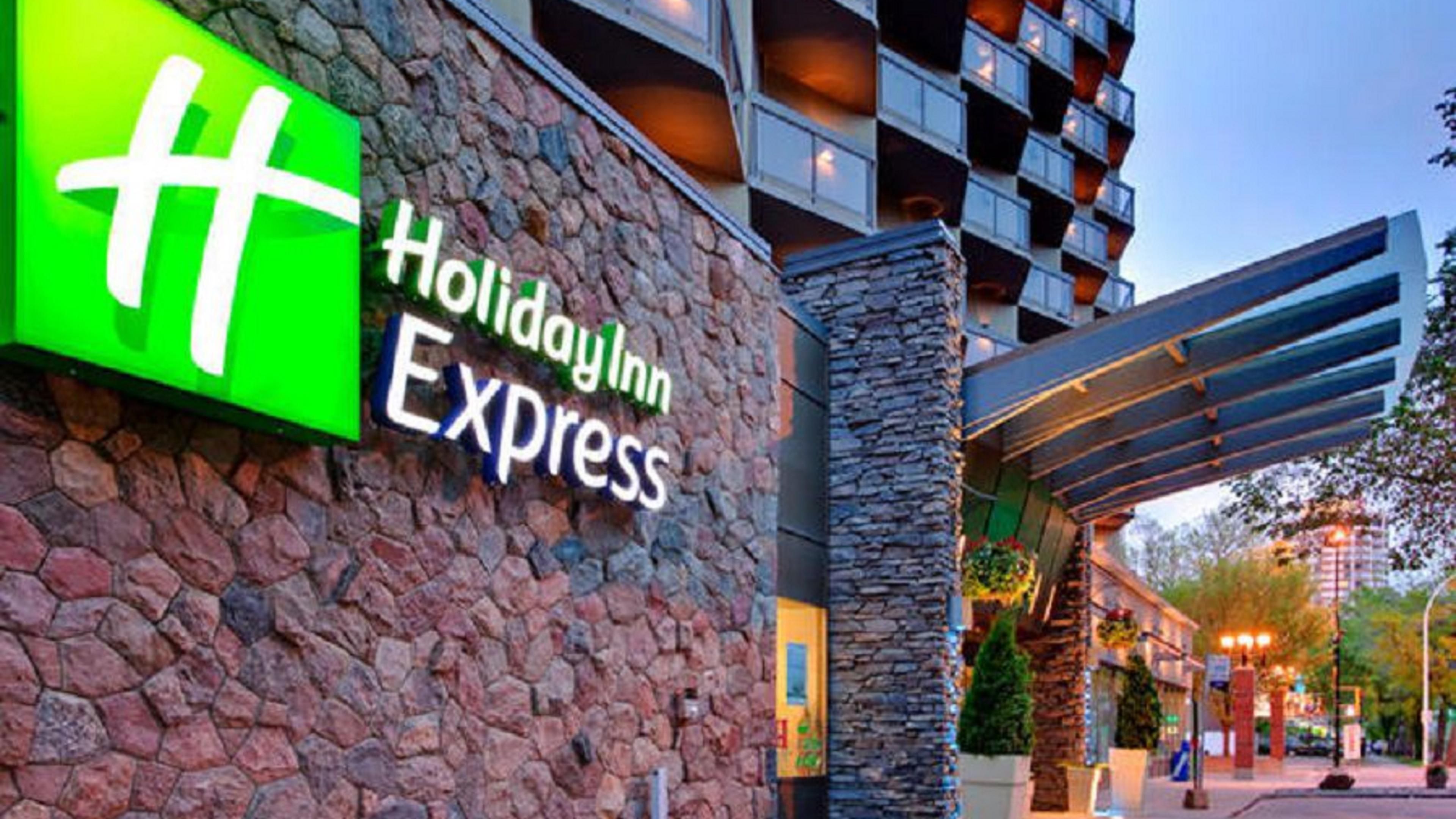 Top 16 Edmonton Hotels by IHG - July 2024