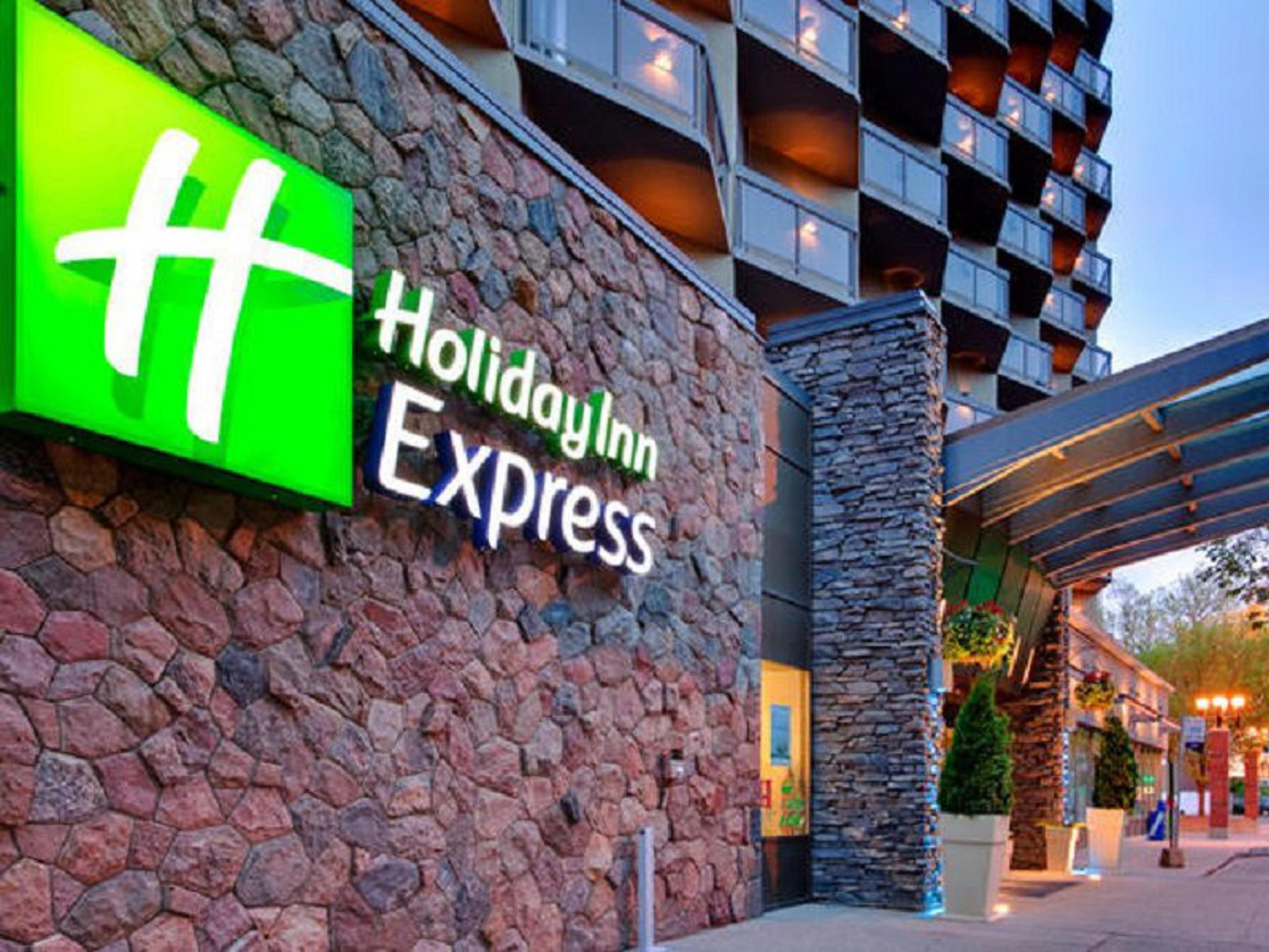 Holiday Inn Express Edmonton Downtown Edmonton