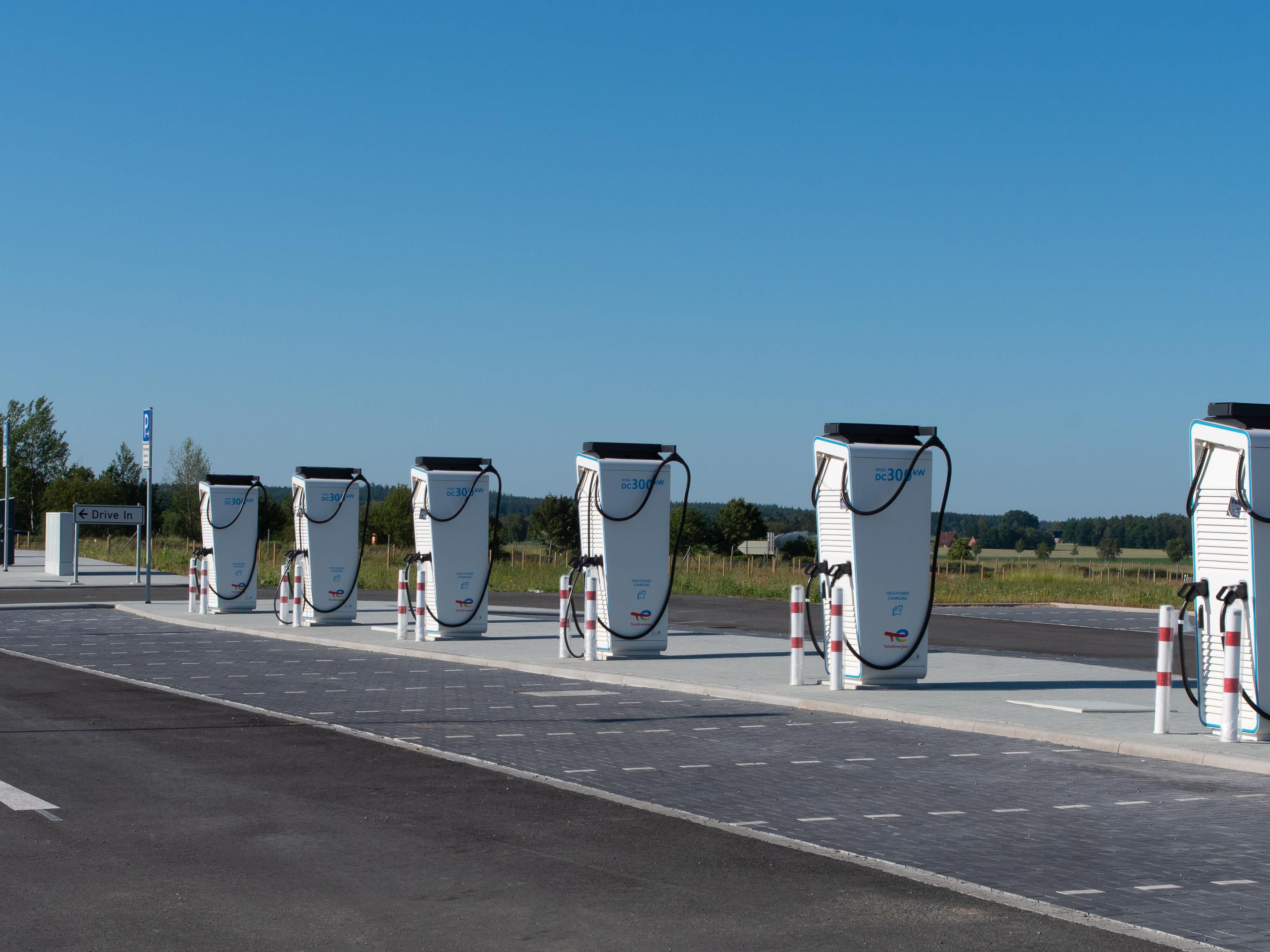 No search for a parking space? We offer free parking for cars. Various E-Loadings available and operated by TotalEnergies.