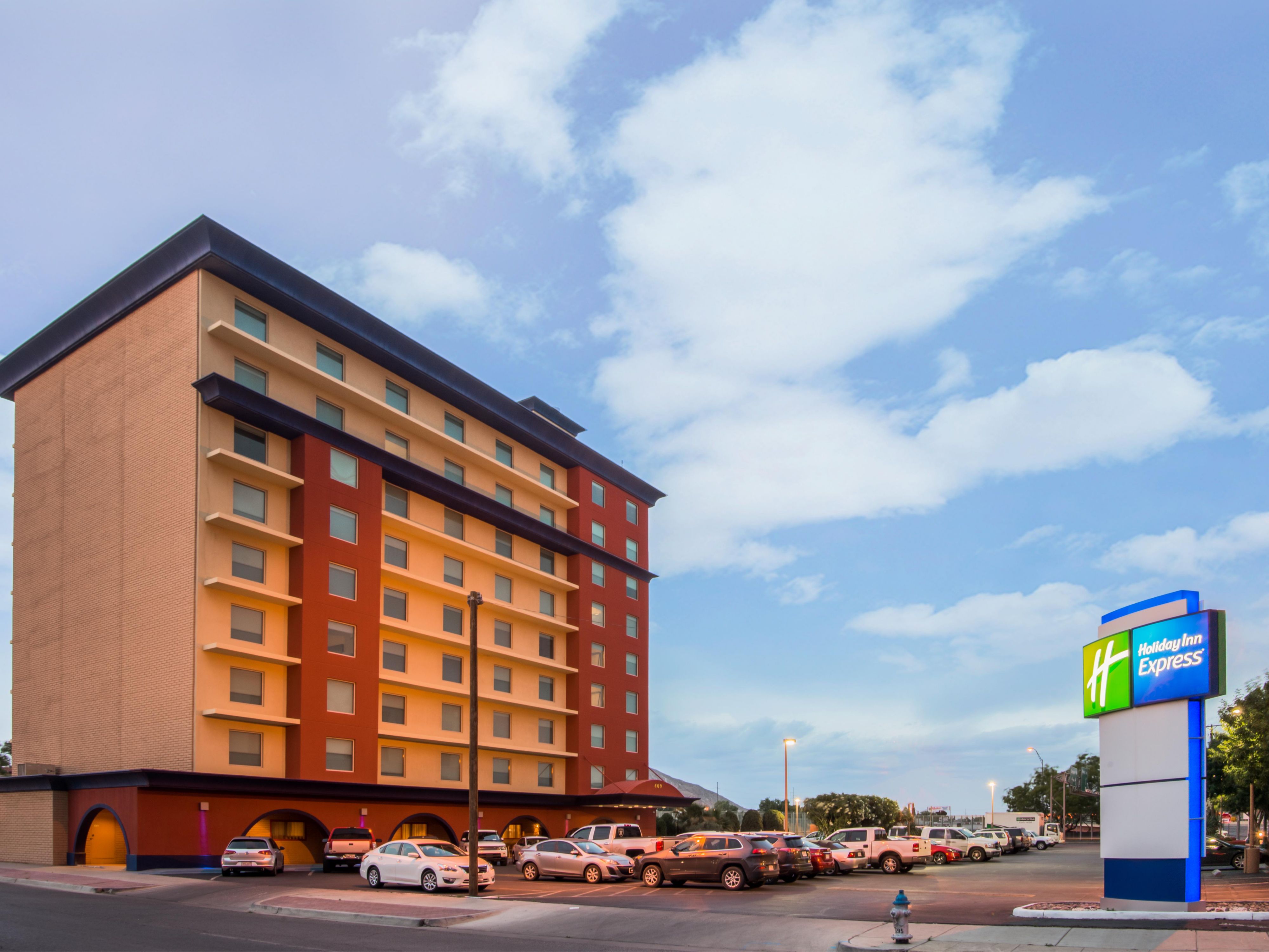 Pet-Friendly Hotels near El Paso Airport | Holiday Inn Express El Paso