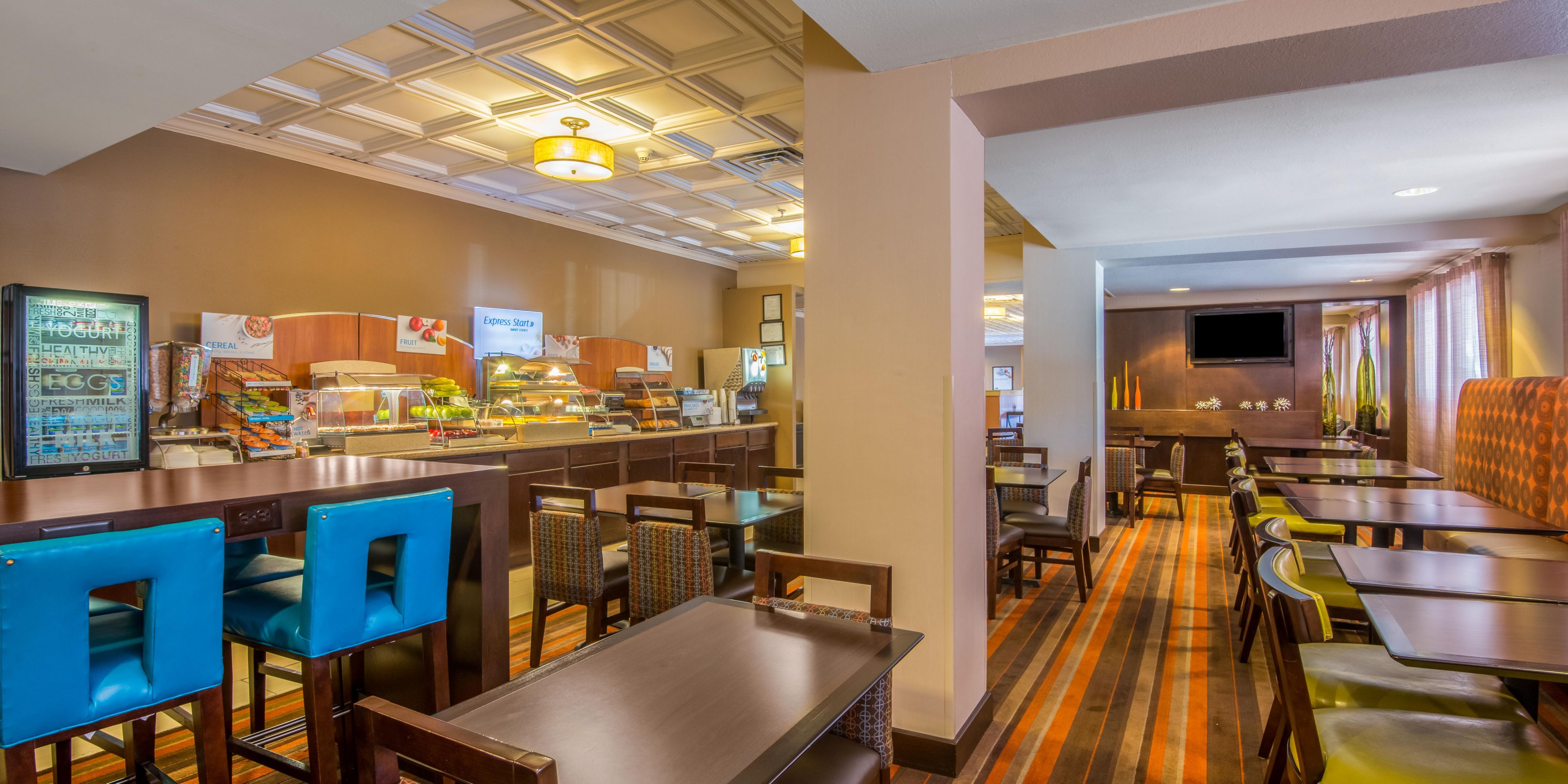 Check out our expanded hot breakfast buffet, now featuring Cinnabon cinnamon rolls!