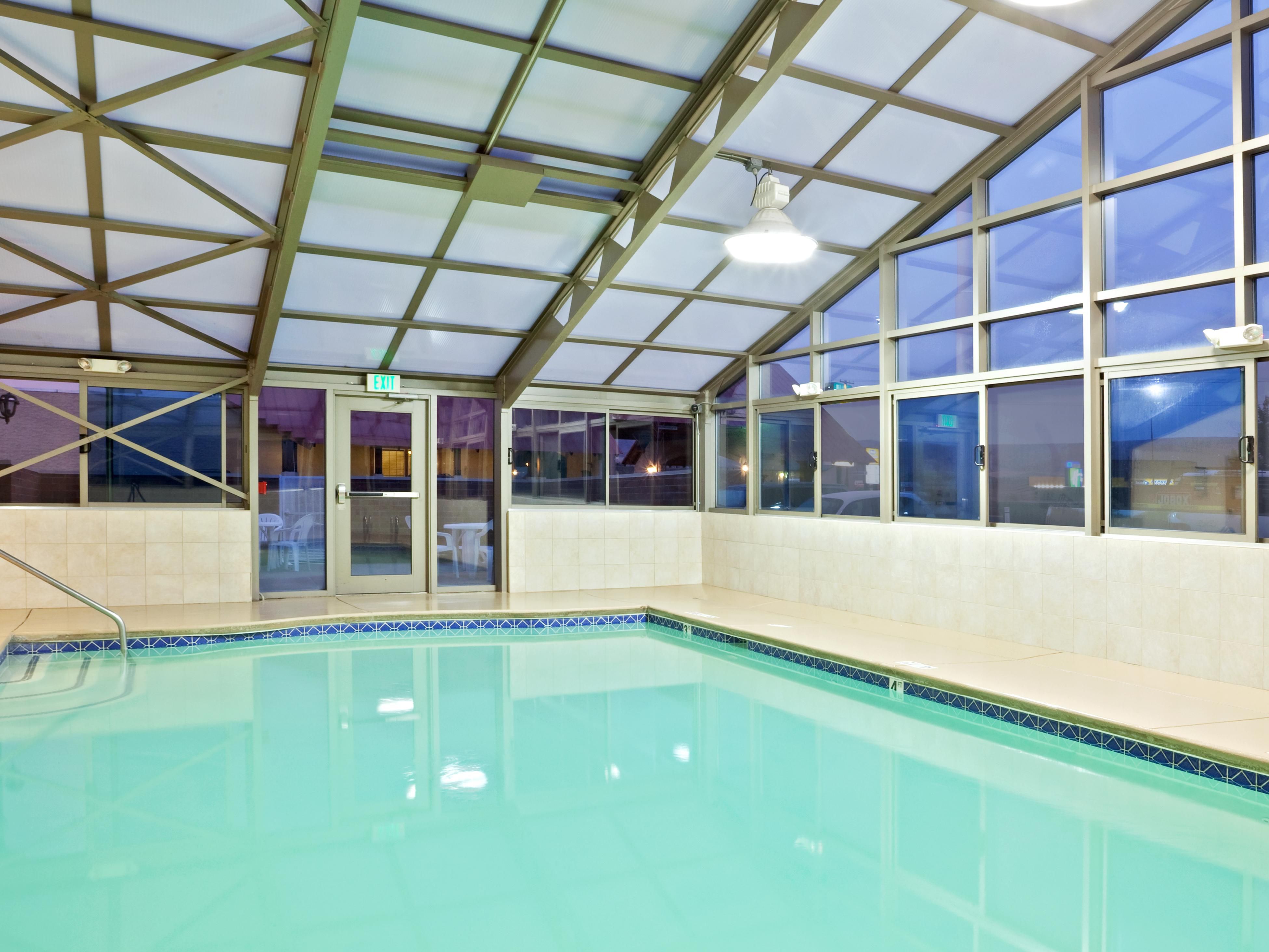 Make a splash in our indoor heated pool while parents can unwind in our heated indoor whirlpool. We’ve got breakfast covered too! With our complimentary Express Start Breakfast, we’ll help you kick start your day! 