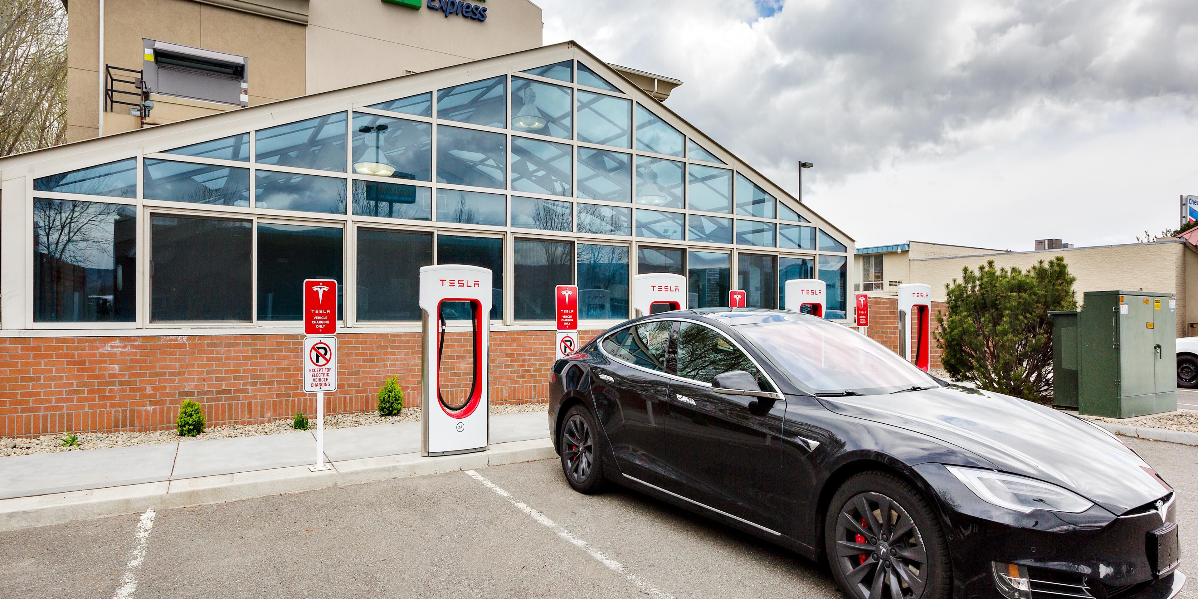 Overnight guests charge up for free with our Tesla Supercharger station. No matter if you’re attending a convention in downtown Ellensburg, or just stopping over on your PNW adventure, you’ll never worry about not having enough juice for your car. Just look out for our Tesla vehicle charging sign, pull up, charge, and enjoy your stay with us! 