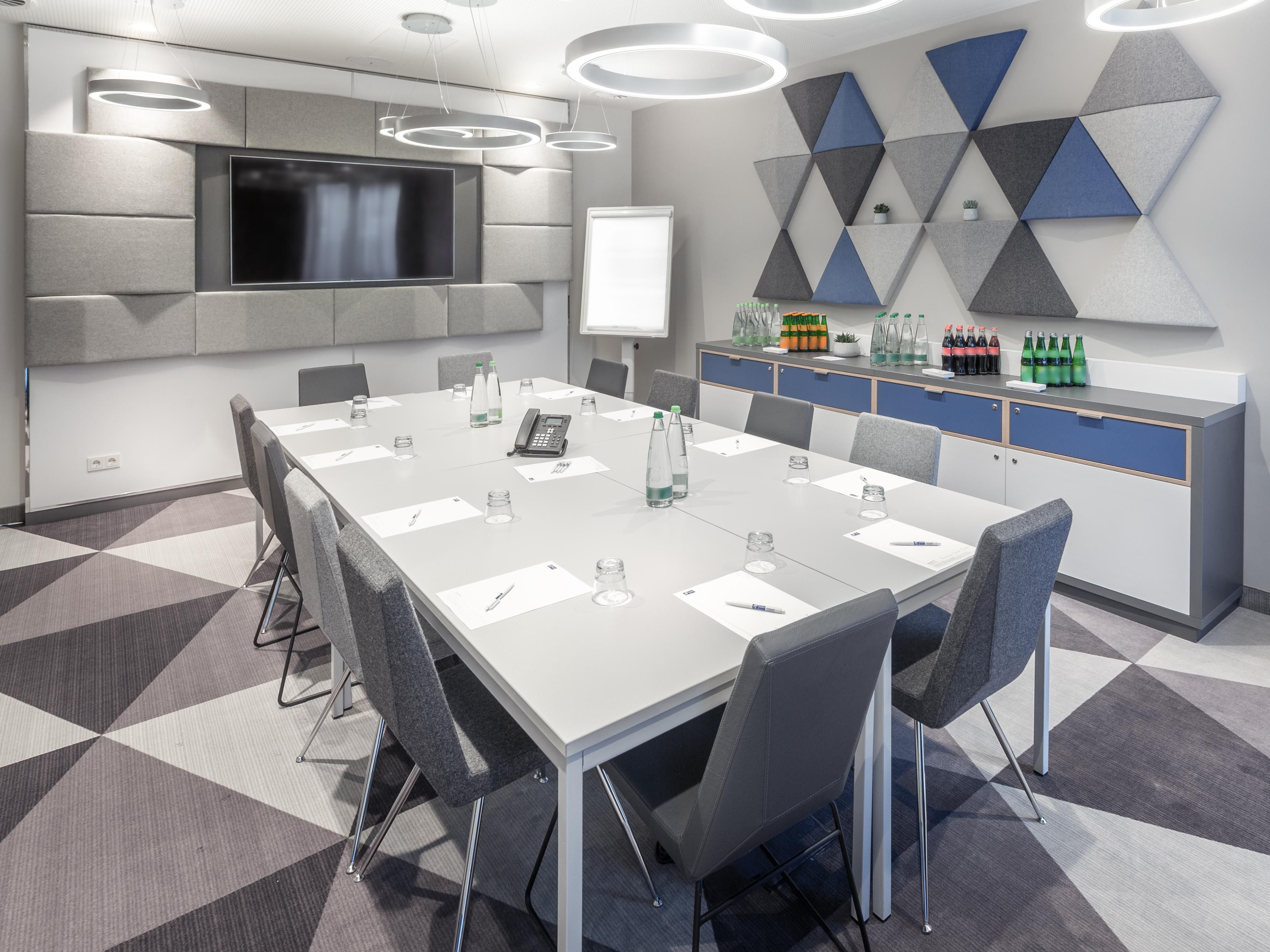 How nice it is when you only need to devote yourself to the actual agenda item at conferences or work meetings and your head is free for the important topics. That's why we take care of the perfect background organization. Our team is looking forward to your request!