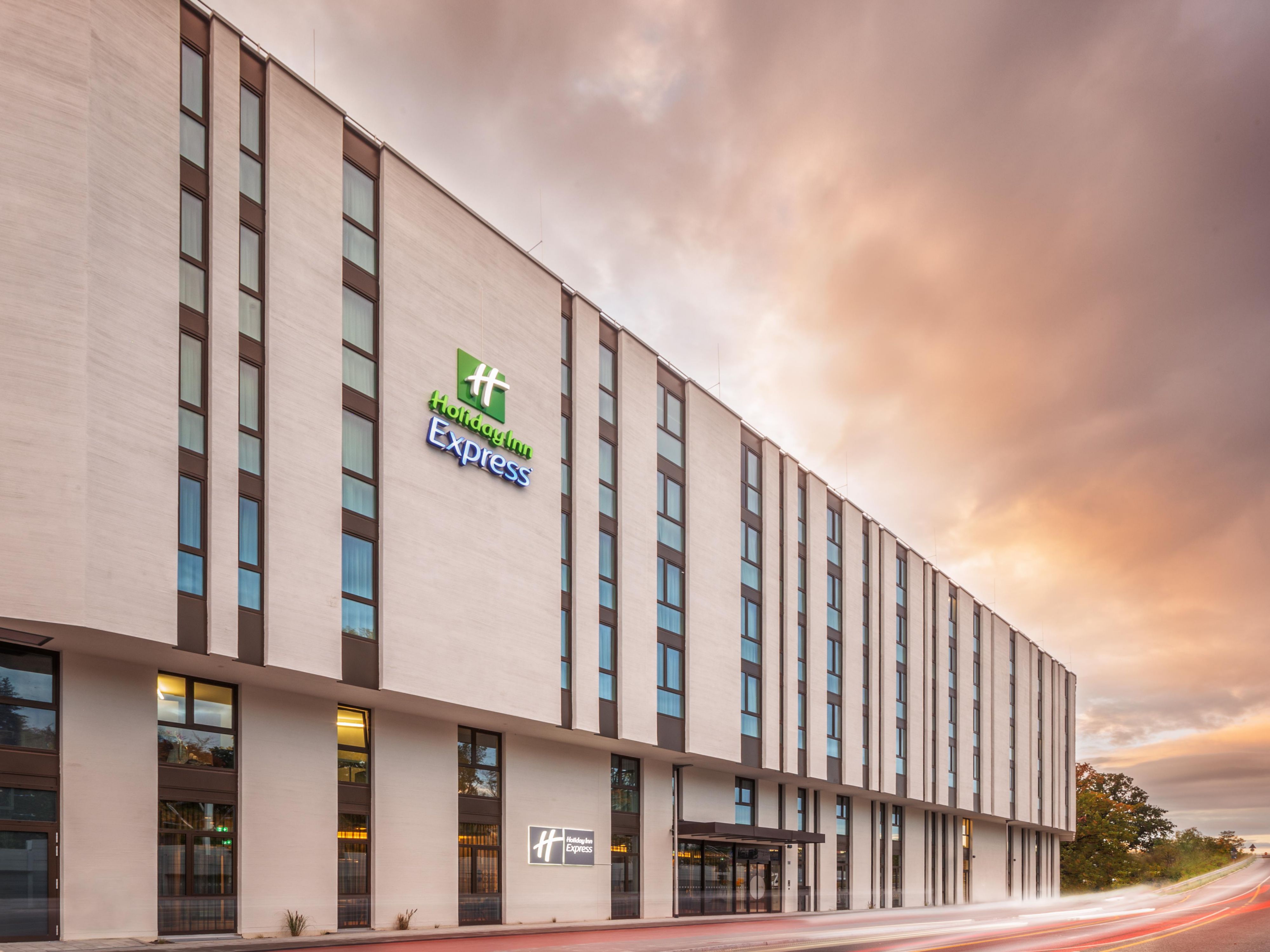 Striking the perfect balance between metropolitan style and local charm, our Erlangen hotel offers contemporary, thoughtfully designed spaces and furnishings that capture the city’s urban energy, while friendly and attentive service ensures a home-away-from-home appeal.