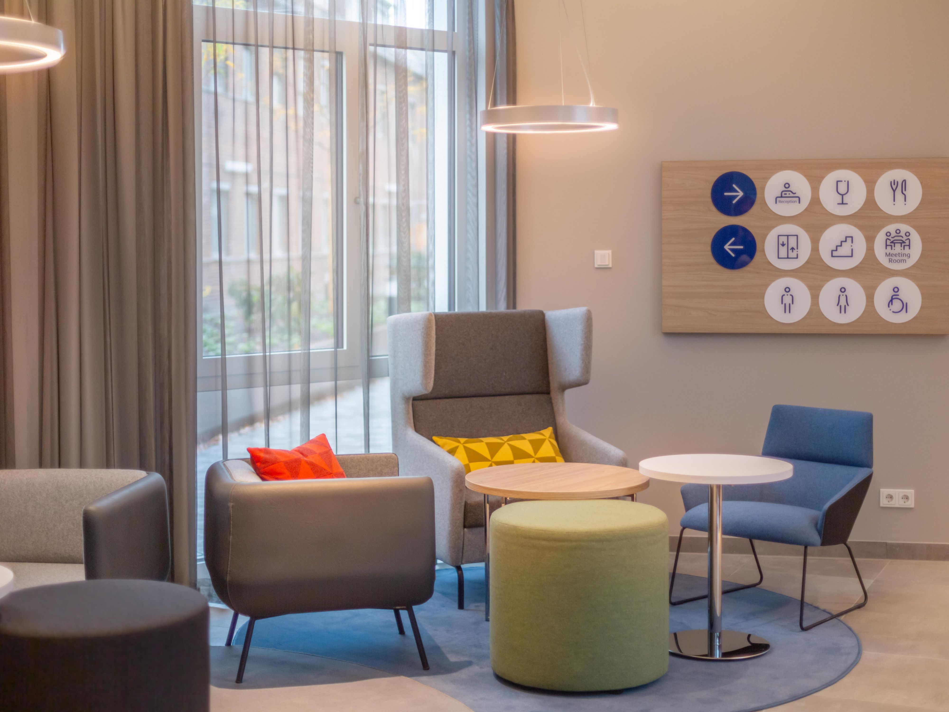 Striking the perfect balance between metropolitan style and local charm, our Erlangen hotel offers contemporary, thoughtfully designed spaces and furnishings that capture the city’s urban energy, while friendly and attentive service ensures a home-away-from-home appeal.