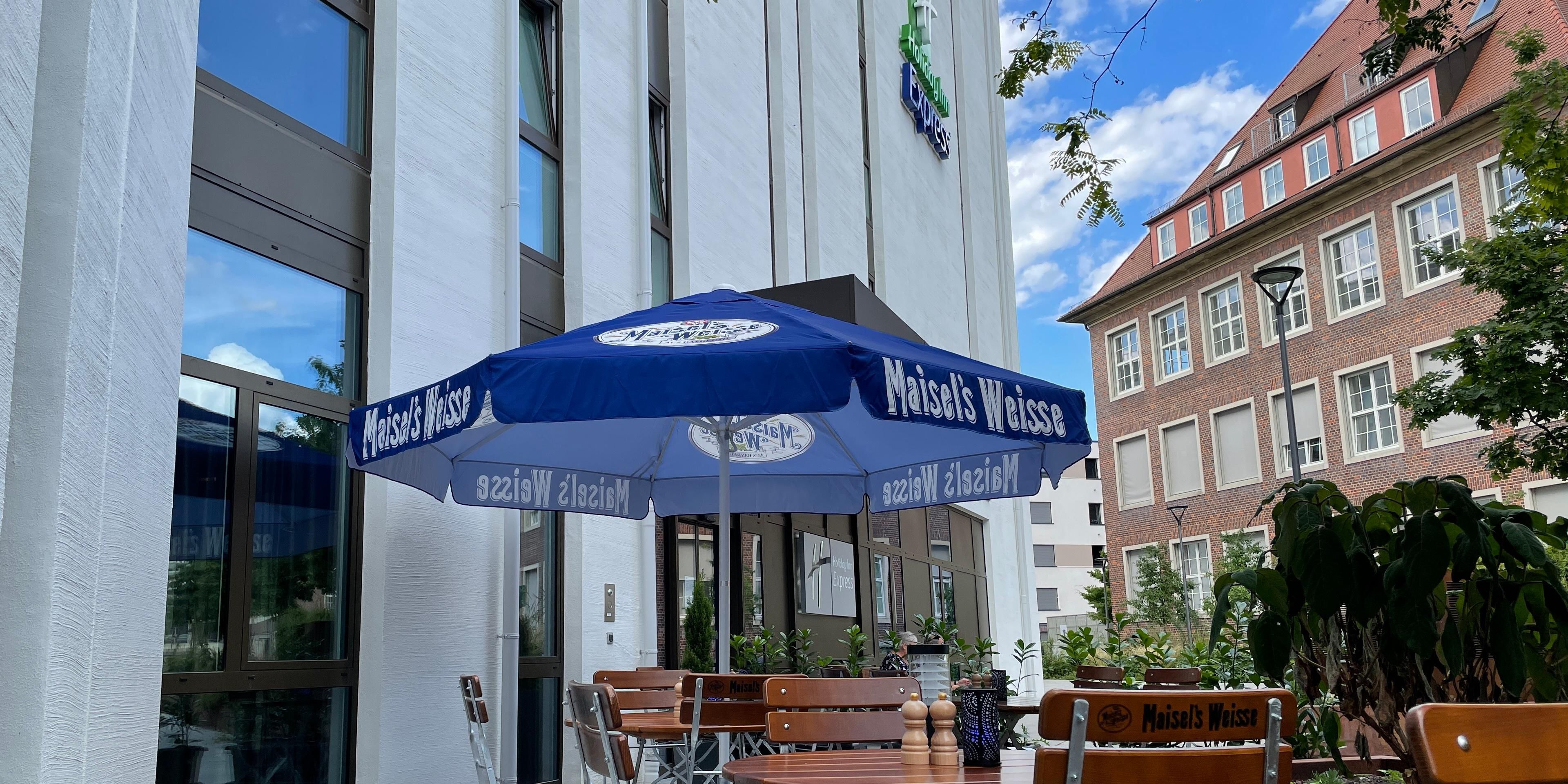 Enjoy Franconian hospitality in our Holiday Inn Express beer garden (open according to season), located directly at the hotel. A freshly tapped cool Franconian beer or a delicious meal. For breakfast, lunch or dinner - our beer garden offers quiet and relaxing ambience during your stay.