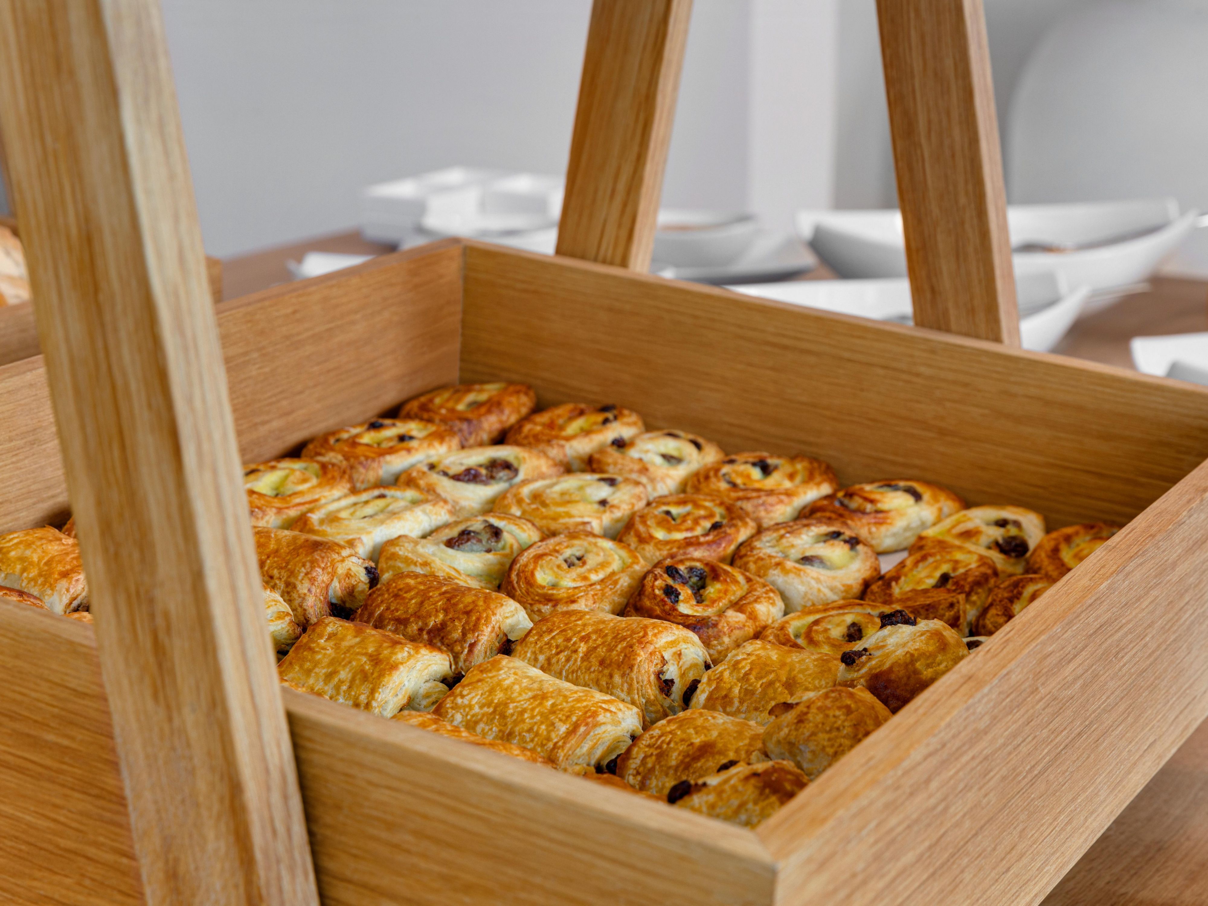 Begin your day with our free breakfast buffet, offering a variety of locally sourced traditional items. Indulge in classic favourites such as scrambled eggs, savoury ham, and freshly baked pastries, or enjoy an assortment of fresh fruit, bread and cheese. It’s the perfect way to fuel your morning with delicious choices for every taste.
