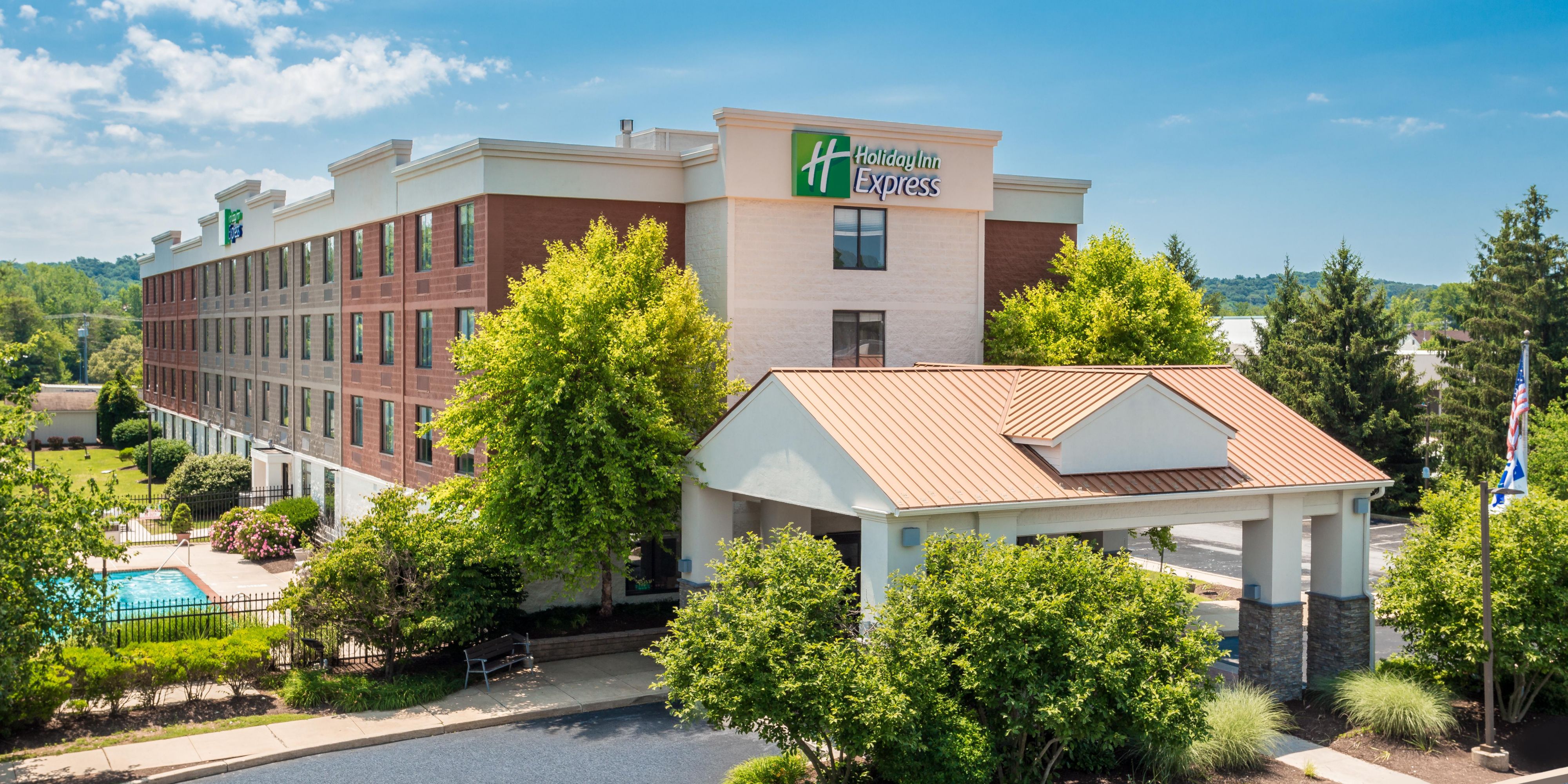 Looking for a convenient and comfortable stay in Exton, PA? Look no further than the Holiday Inn Express & Suites Exton! Our hotel is located just minutes away from a variety of delicious restaurants, including the Pour House, and is also close to popular shopping destinations like the Exton Square Mall and Whole Foods Market. Book today!