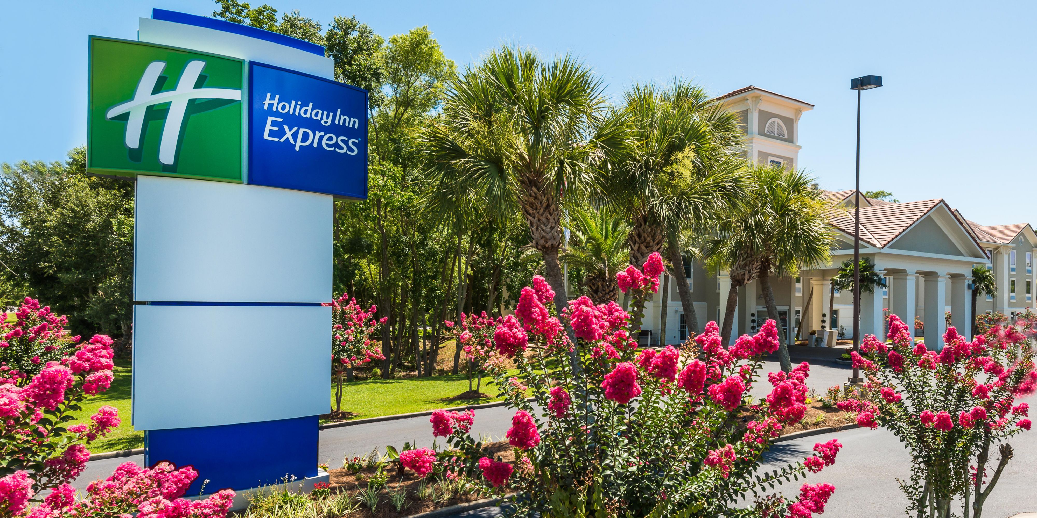Looking for a beautiful place to tie the knot? Look no further! Centrally located to Downtown Fairhope and multiple beautiful local wedding venues, the Holiday Inn Express Fairhope/Point Clear is the perfect place to stay and celebrate the occasion with your friends and family. 