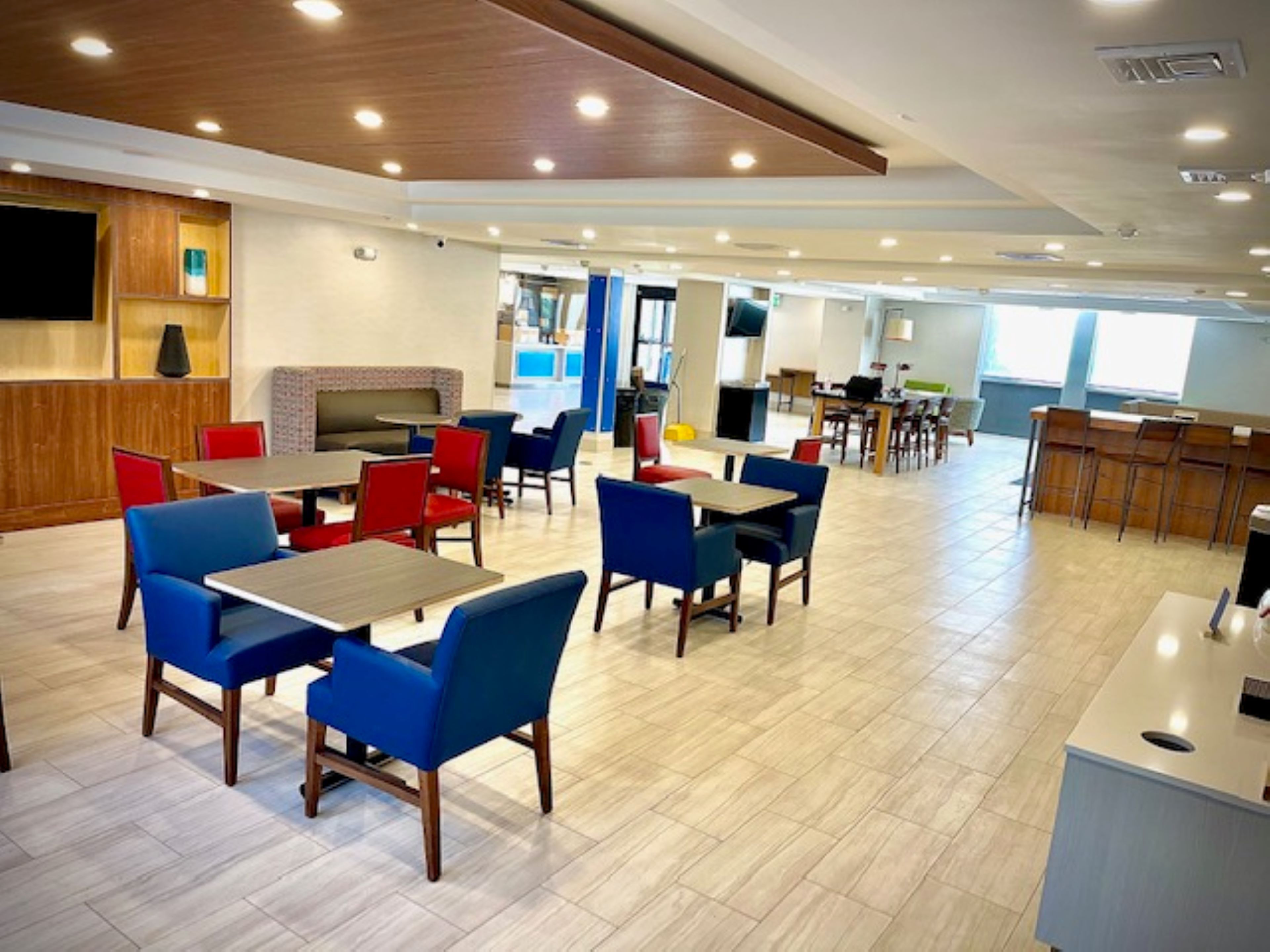 Holiday Inn Express and Suites Fall River Industrial Park close to PPG and  Whirlpool