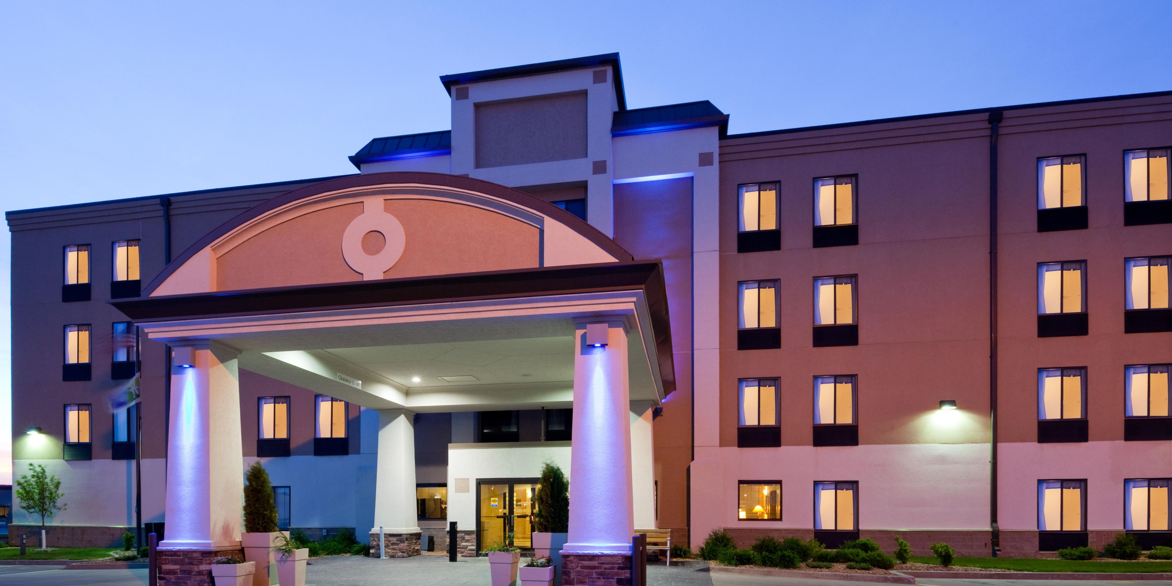 Holiday Inn Express Fargo-West Acres