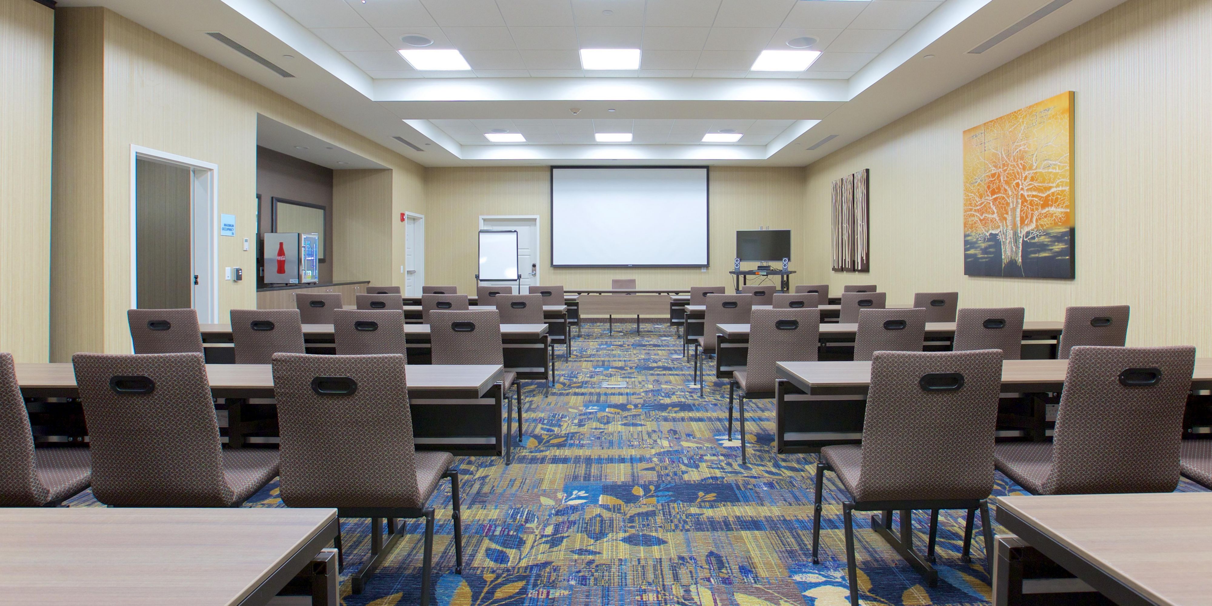 Our property offers 1,100 square feet of flexible first-floor meeting space, perfect for small meetings and events that can accommodate up to 70 guests! Contact us for more information. 