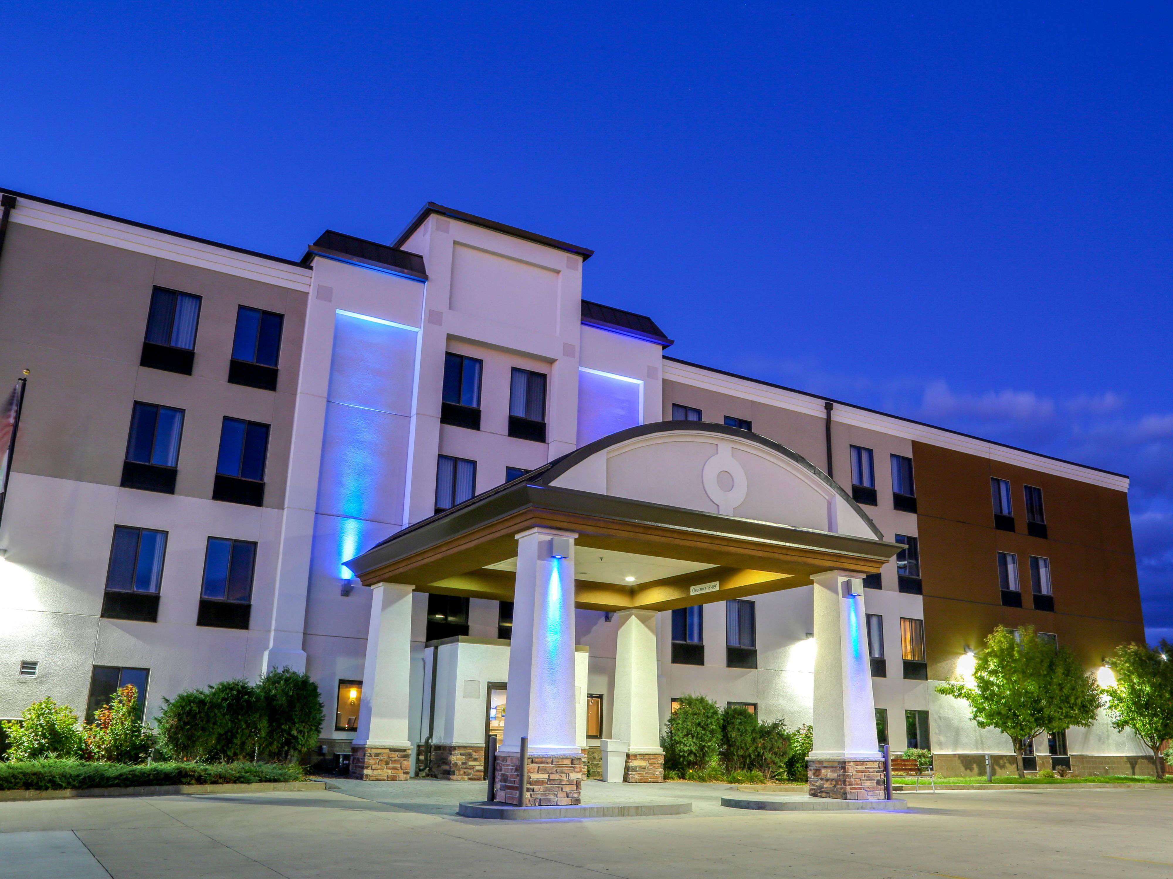 hotels in fargo nd holiday inn express fargo west acres holiday inn express fargo west acres