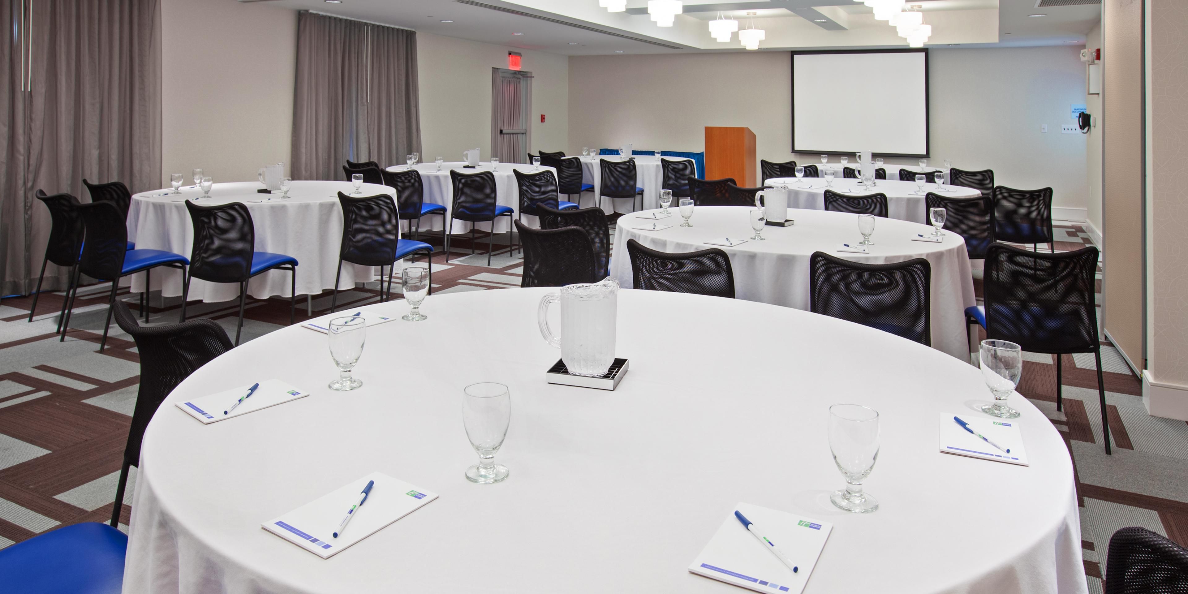 Planning to meet with the team? Our hotel offers 1300 sq ft of flexible meeting space. We take pride in providing everything you need to make your meeting a huge success! Our team looks forward to serving you.