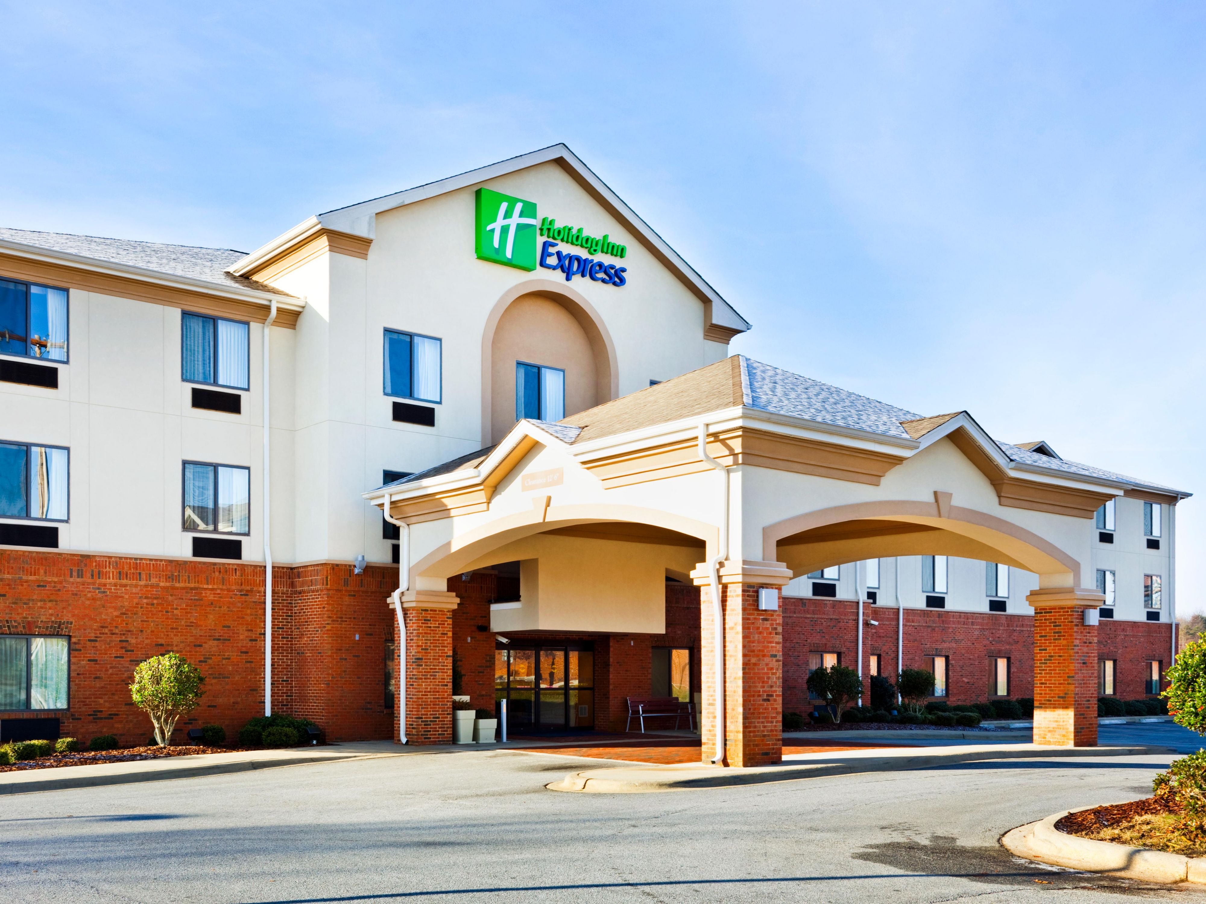 Holiday Inn Express Forest City 2532084382 4x3