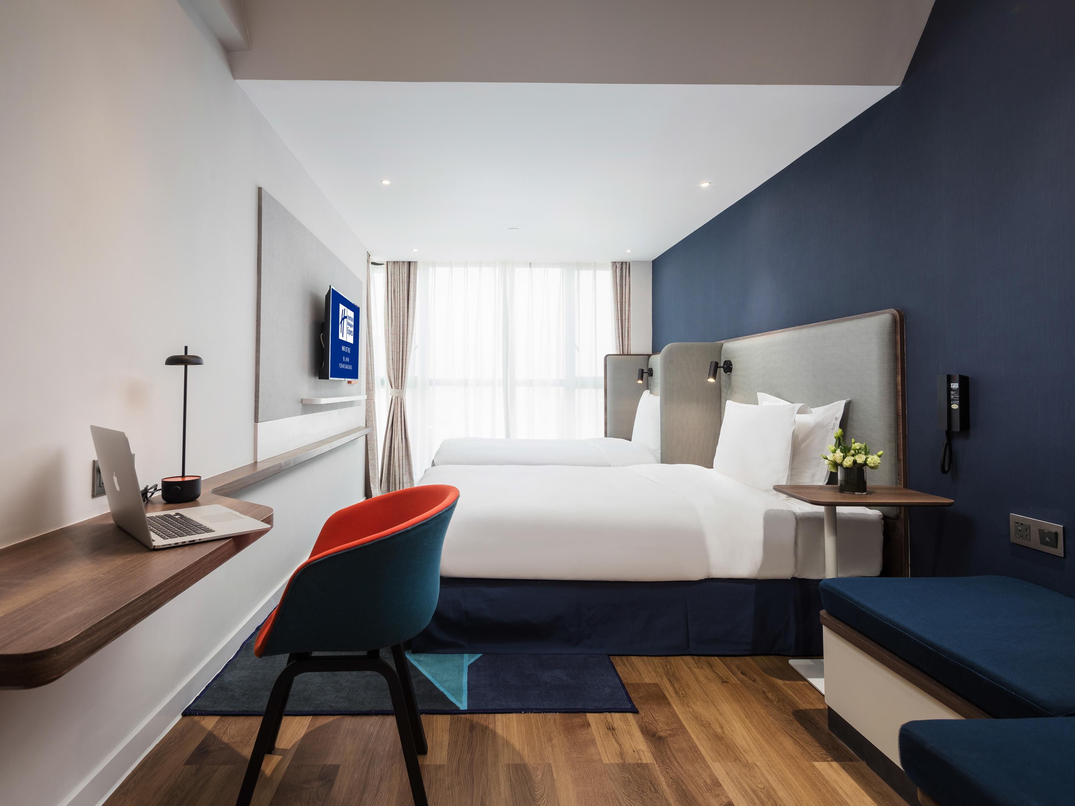 Quarto com cama de casal