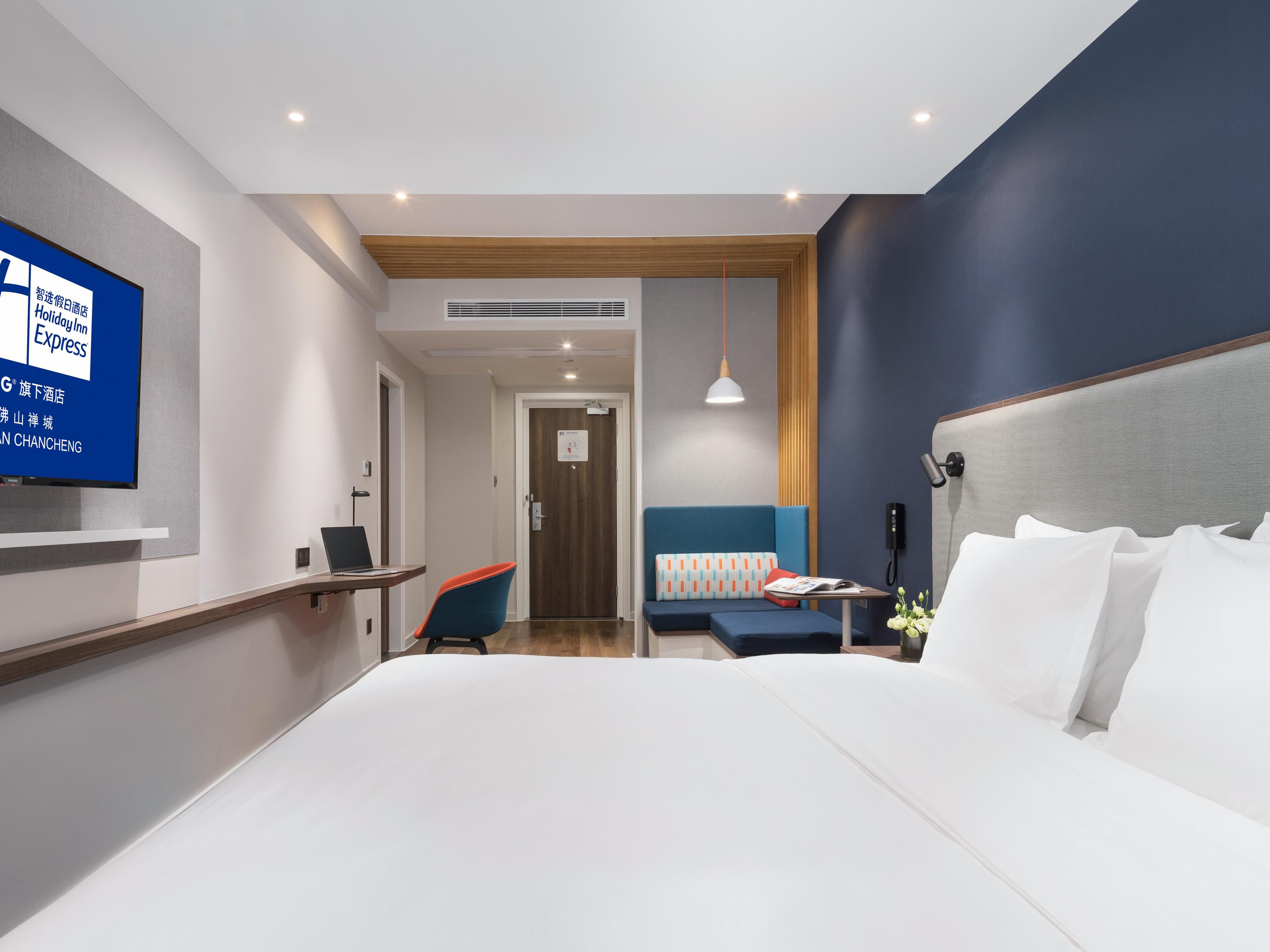Quarto com cama de solteiro
