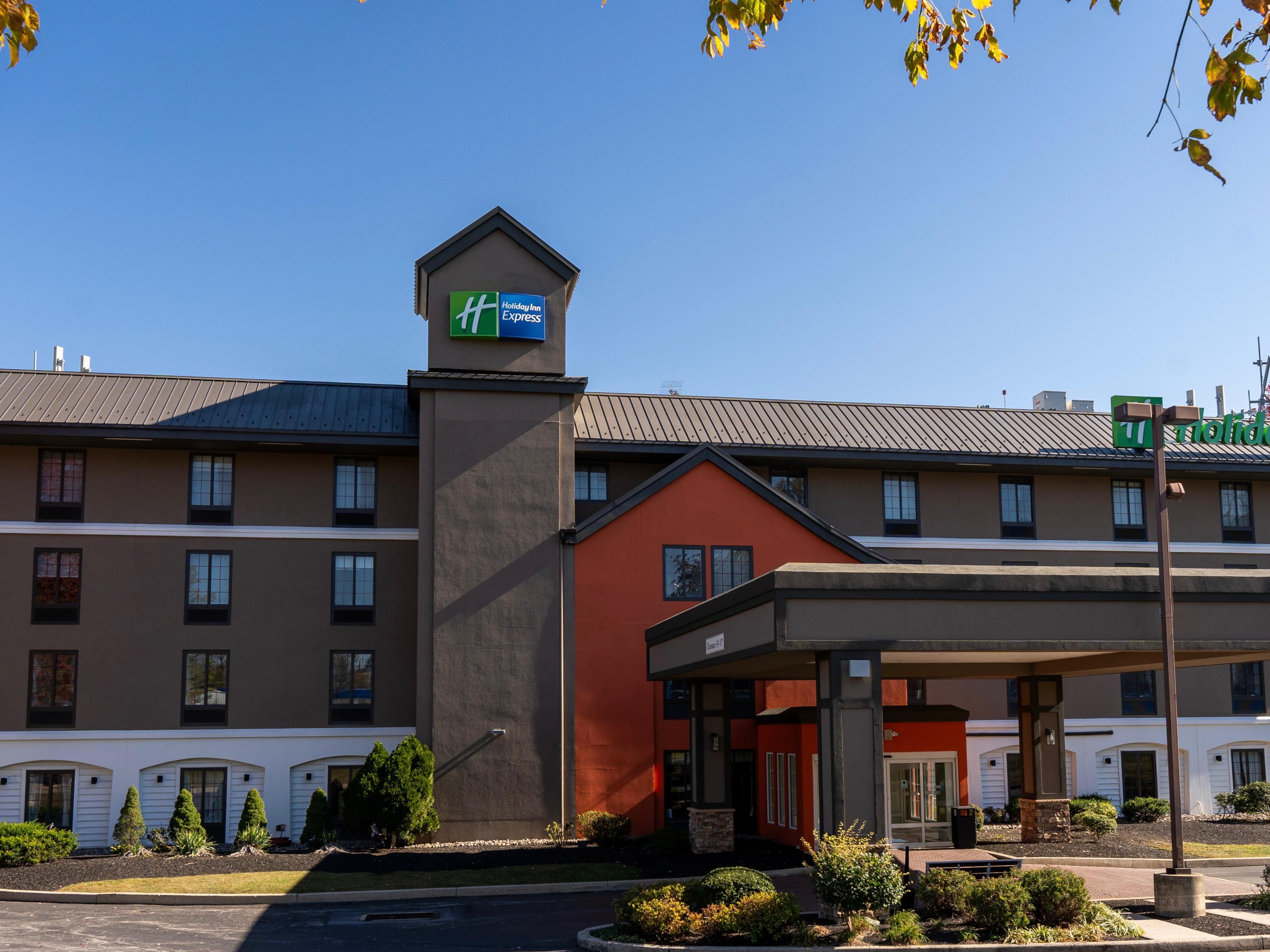 The ideal jumping off point for you stay in Malvern. Located right at the corner of route 29 and 30, we offer the best location in Malvern. Conveniently located near multiple restaurants and shopping centers! 
