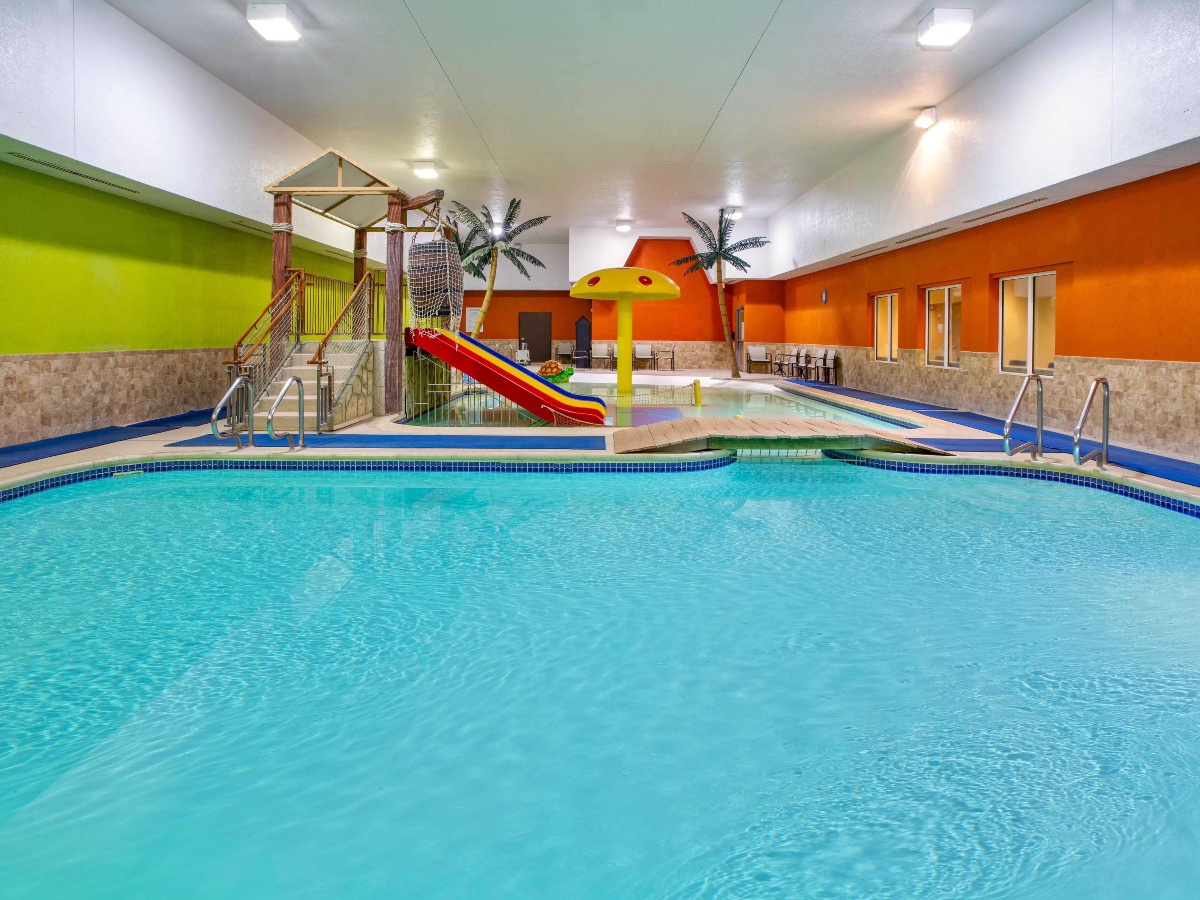 Swimming Pool & Zero Depth Entry Water Features for Child Play!