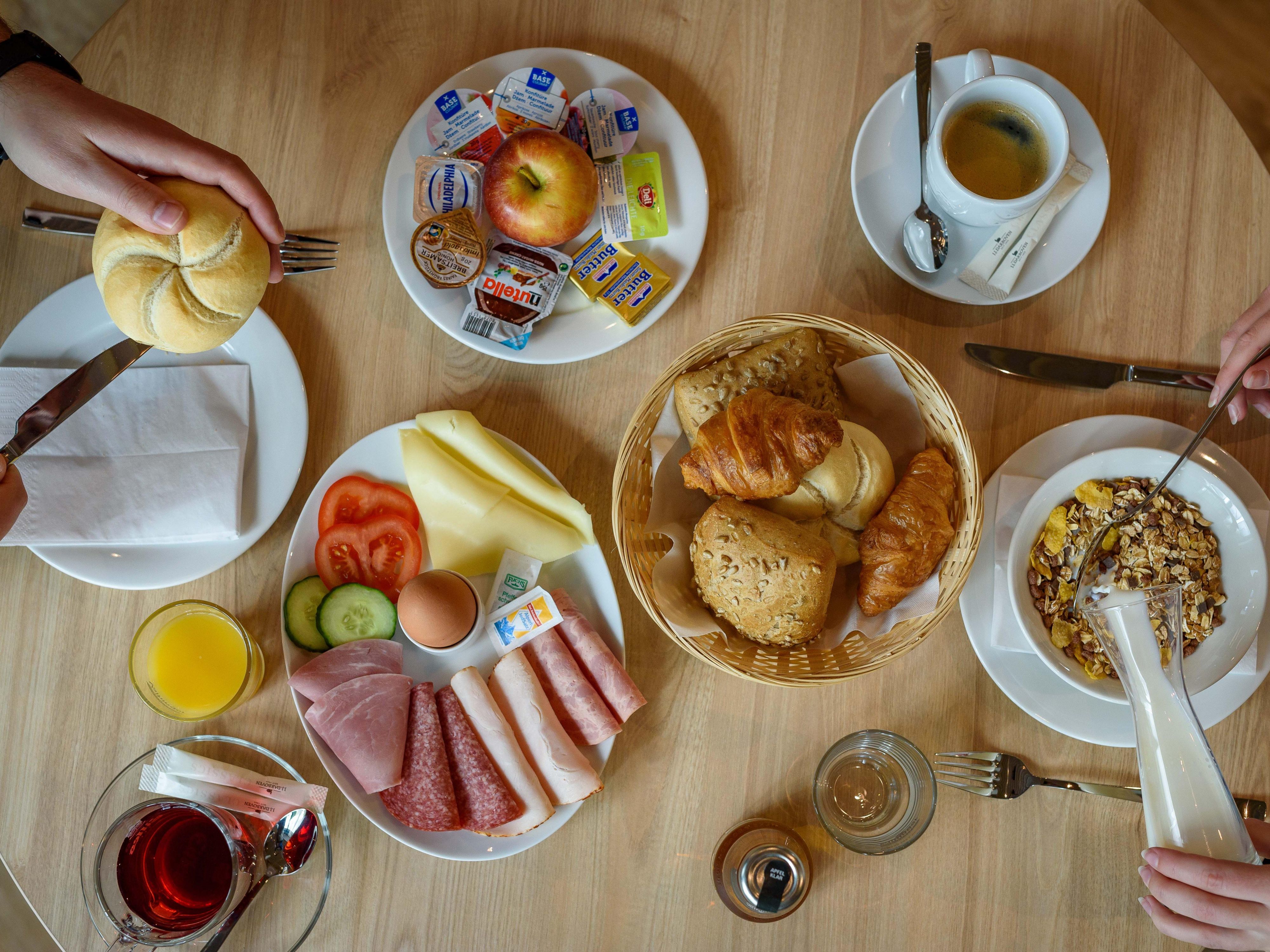 Start your day with baked goods, cold cuts, eggs and many more options at the included Express Start™ breakfast buffet in the bright Great Room.