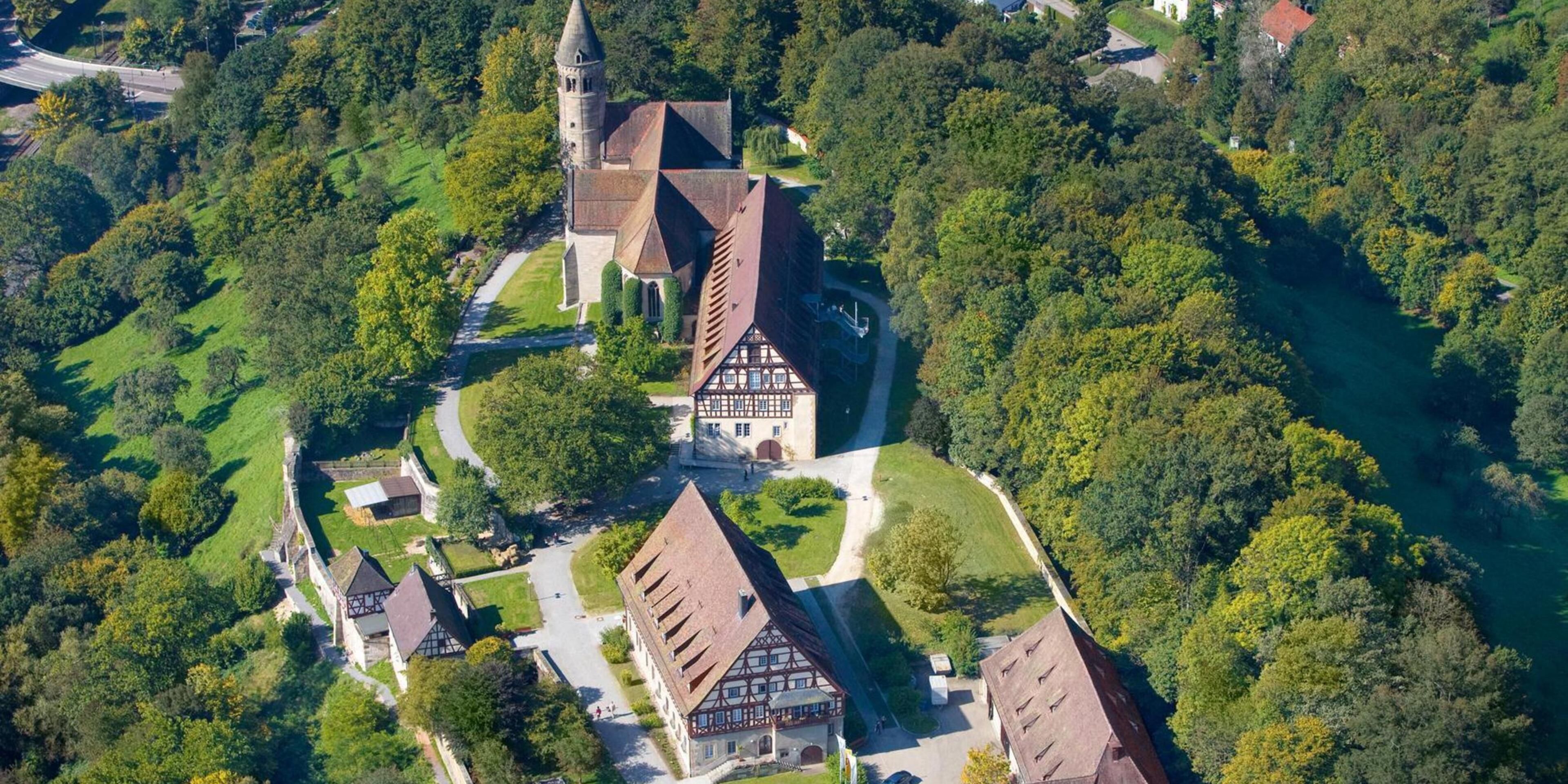 Kloster Lorch im Stauferland ist ein erstaunlicher Ort. Gegründet wurde das Benediktinerkloster als Grablege eines deutschen Kaisergeschlechts. Dieser Beginn der Geschichte als Stiftung der sagenumwobenen Staufer prägte das Kloster und seine Faszination seit jeher – und bis heute.
