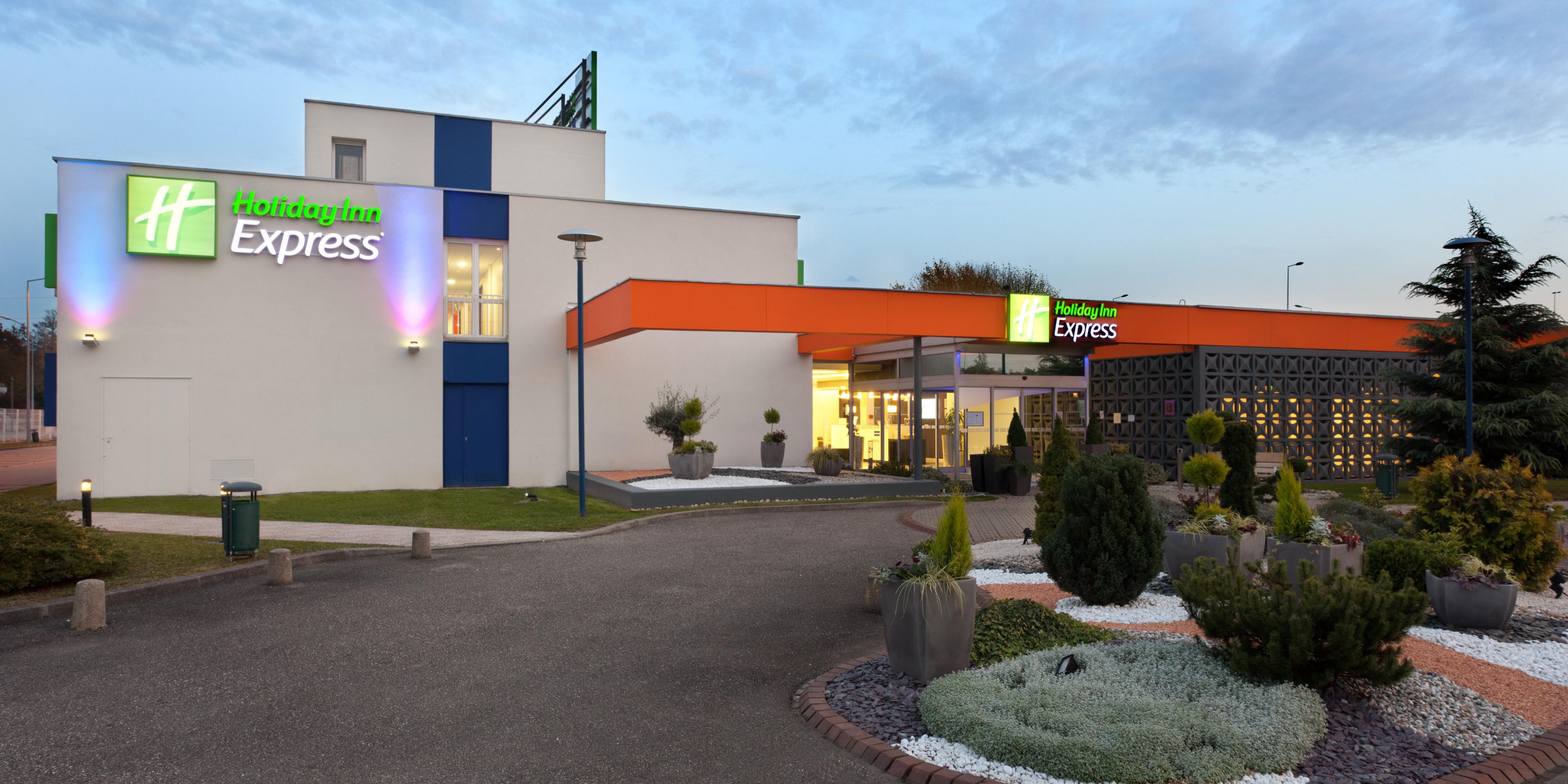 Family rooms, free breakfast, late check-in, loyalty programme, IHG Clean Promise, pet-friendly hotel, sauna, outdoor pool, secured parking, Wi-Fi, air-conditioned rooms, PRM rooms, indoor and outdoor playing area, terrace, lounge chairs, table soccer, billiard, ping pong table, and mini-golf.