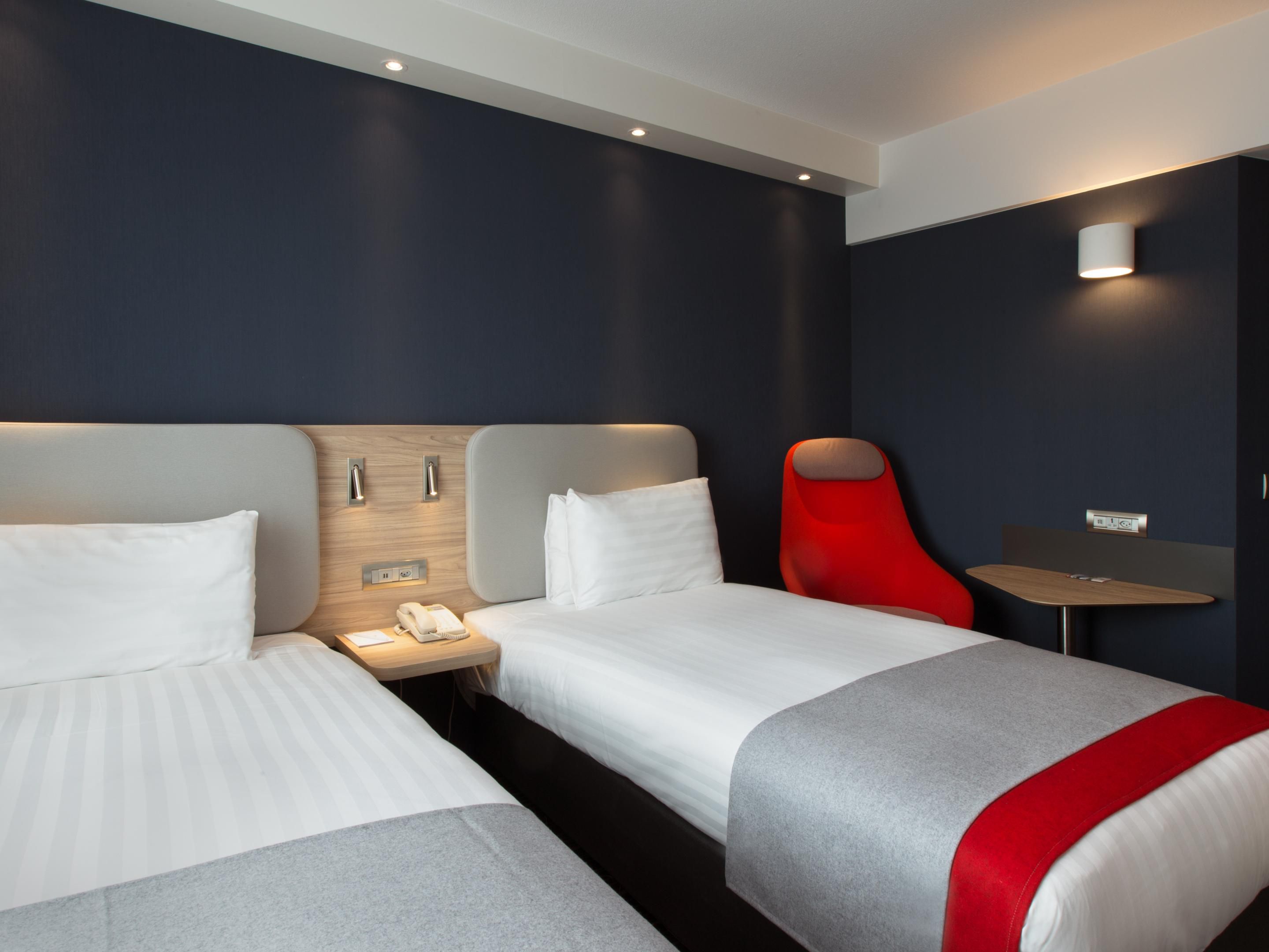 Airport Hotels: Holiday Inn Express Geneva Airport