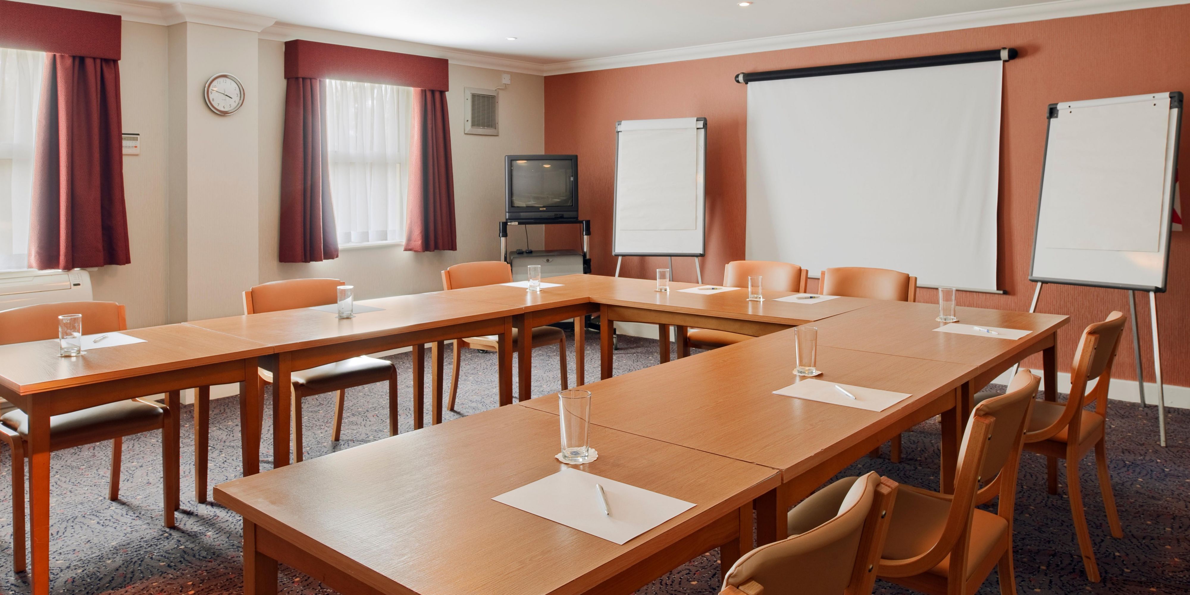 Our stylish and modern meeting facility is a smart and convenient choice for business travellers on the move. This contemporary meeting room can cater for up to 25 people theatre style and up to 20 people boardroom style. Complimentary car parking available