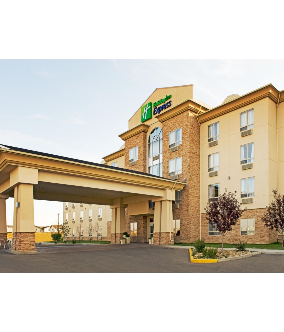 Step-free hotel entrance at Holiday Inn Express Grande Prairie