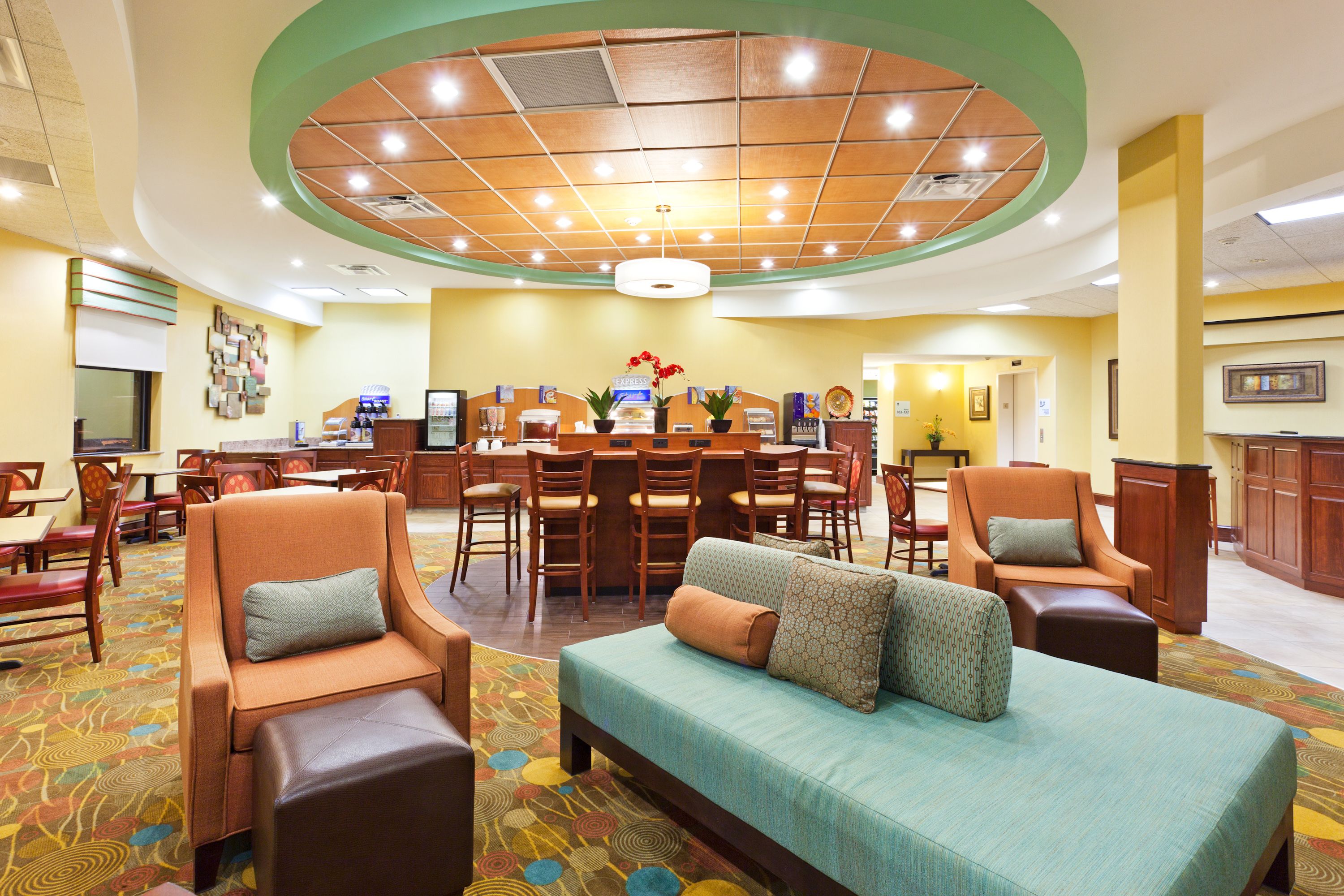 Holiday Inn Express & Suites Greensboro-(I-40 @ Wendover)