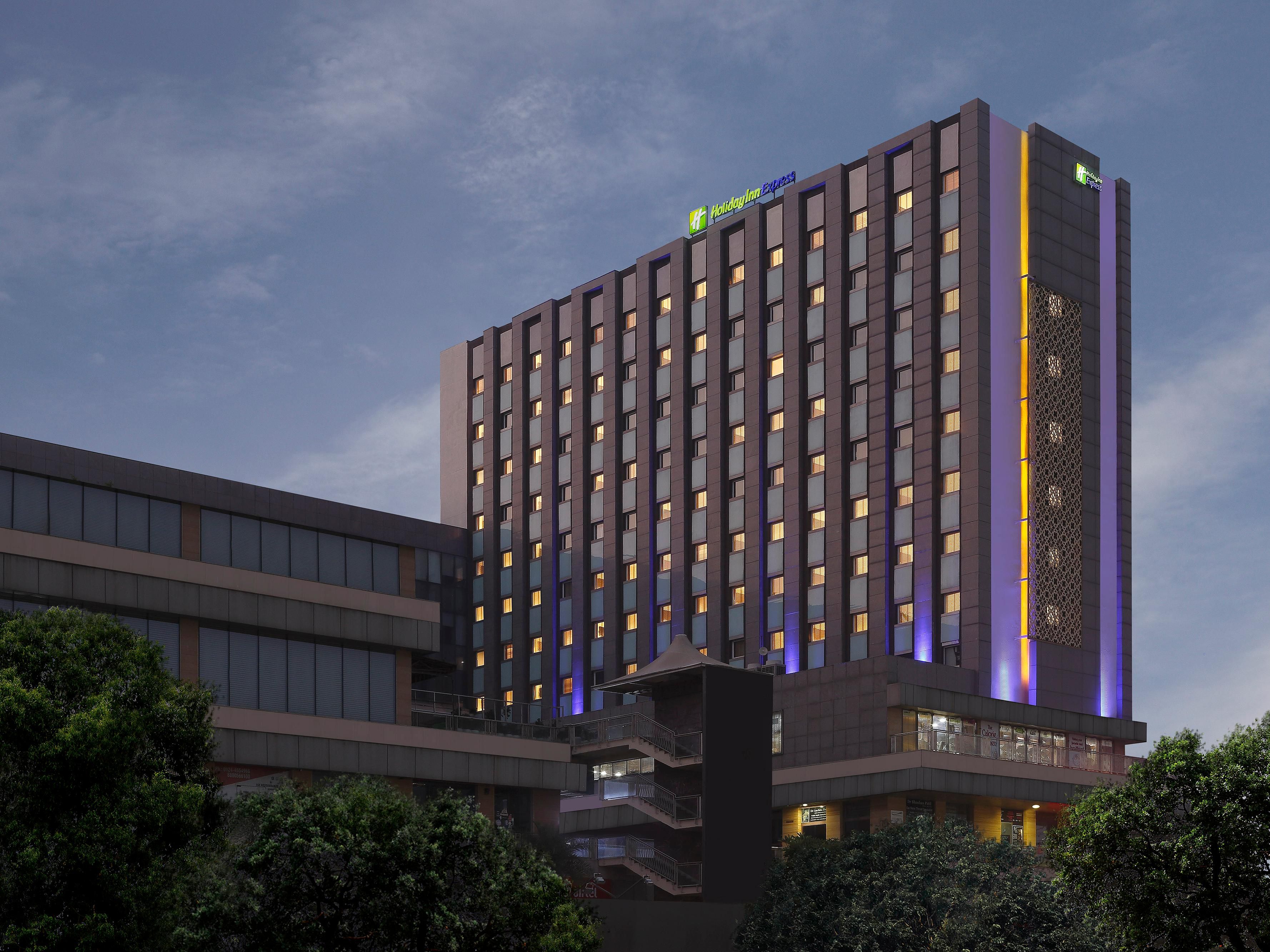 HOLIDAY INN NEW DELHI INTERNATIONAL AIRPORT, AN IHG HOTEL NOVA