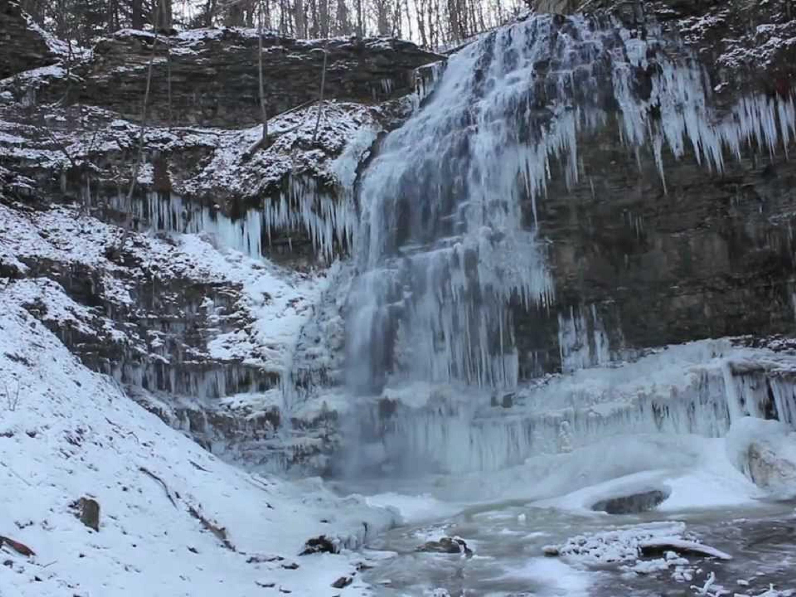Escape to Hamilton’s many waterfalls this winter, where frozen falls dazzle and scenic trails invite walks, romantic strolls, or weekend adventures. Experience nature’s charm beautifully wrapped in snow and ice.