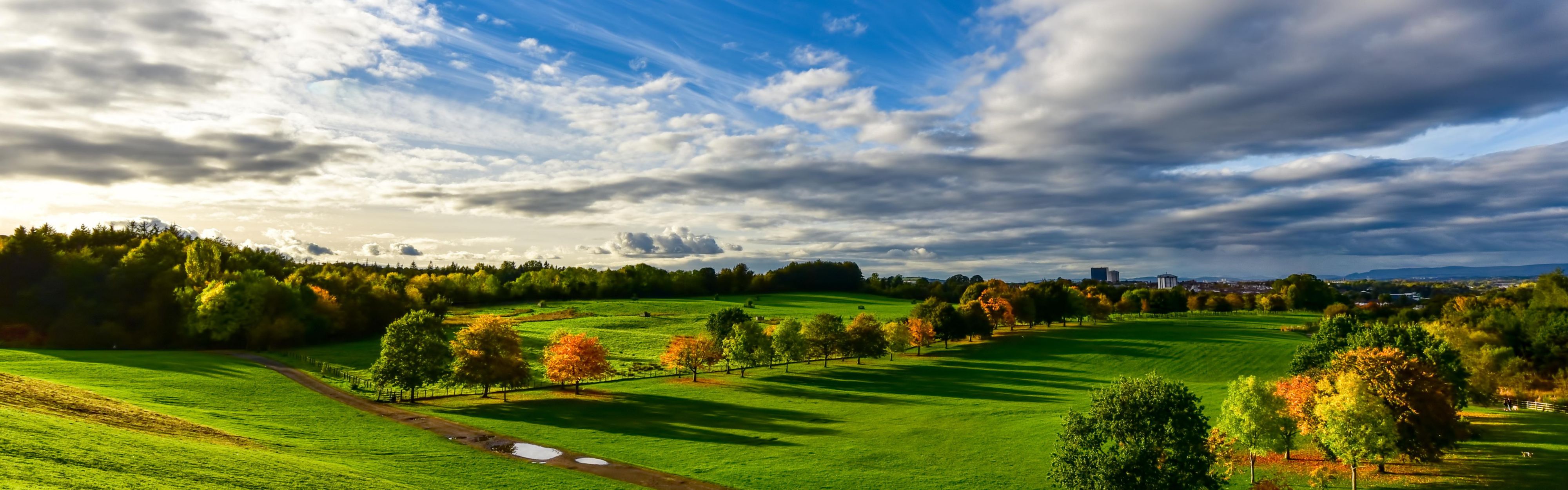 Promenez-vous dans le vaste parc national de Chatelherault.
