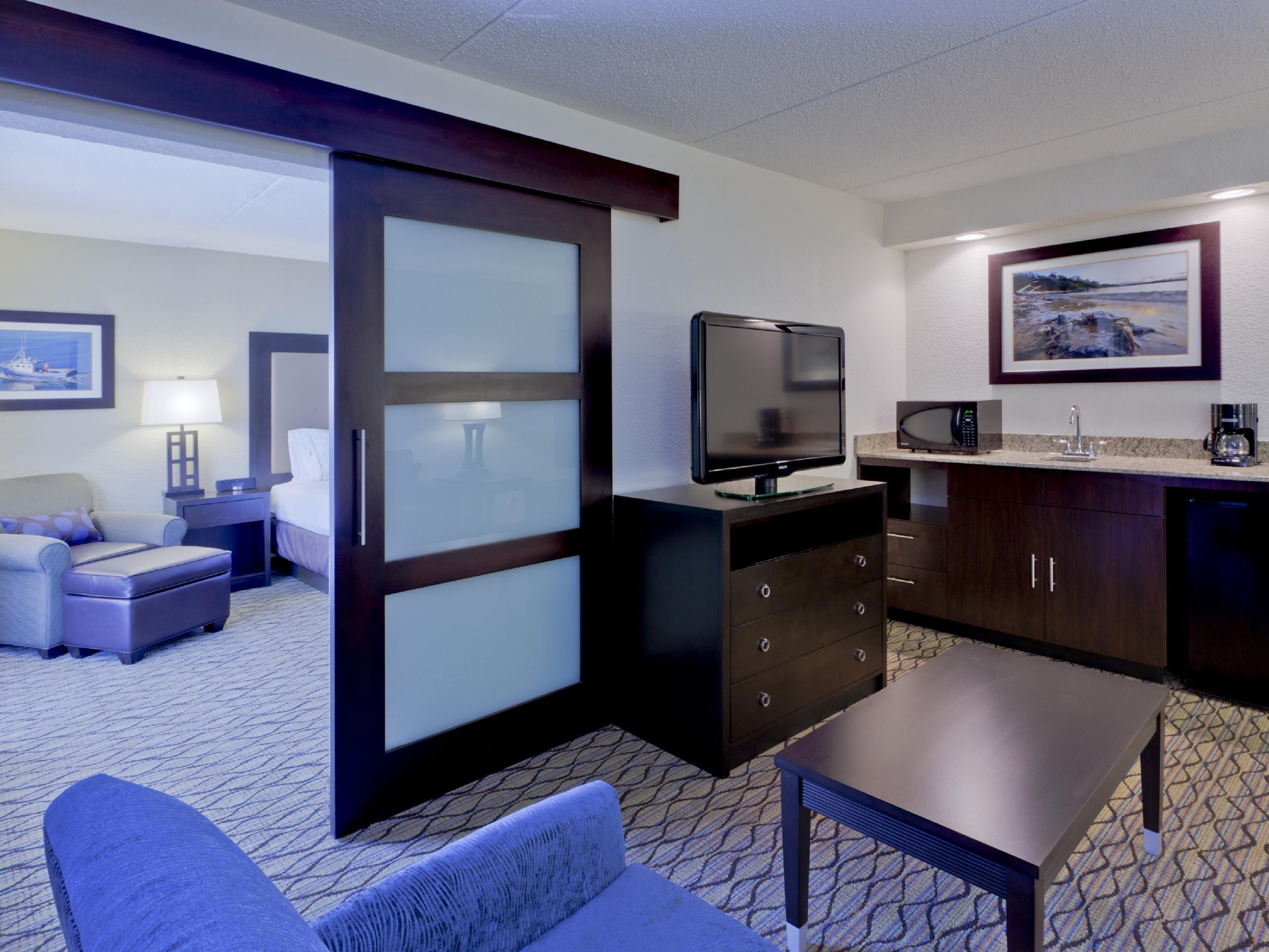 Rest easy in our nicely appointed King bed suite with wet bar