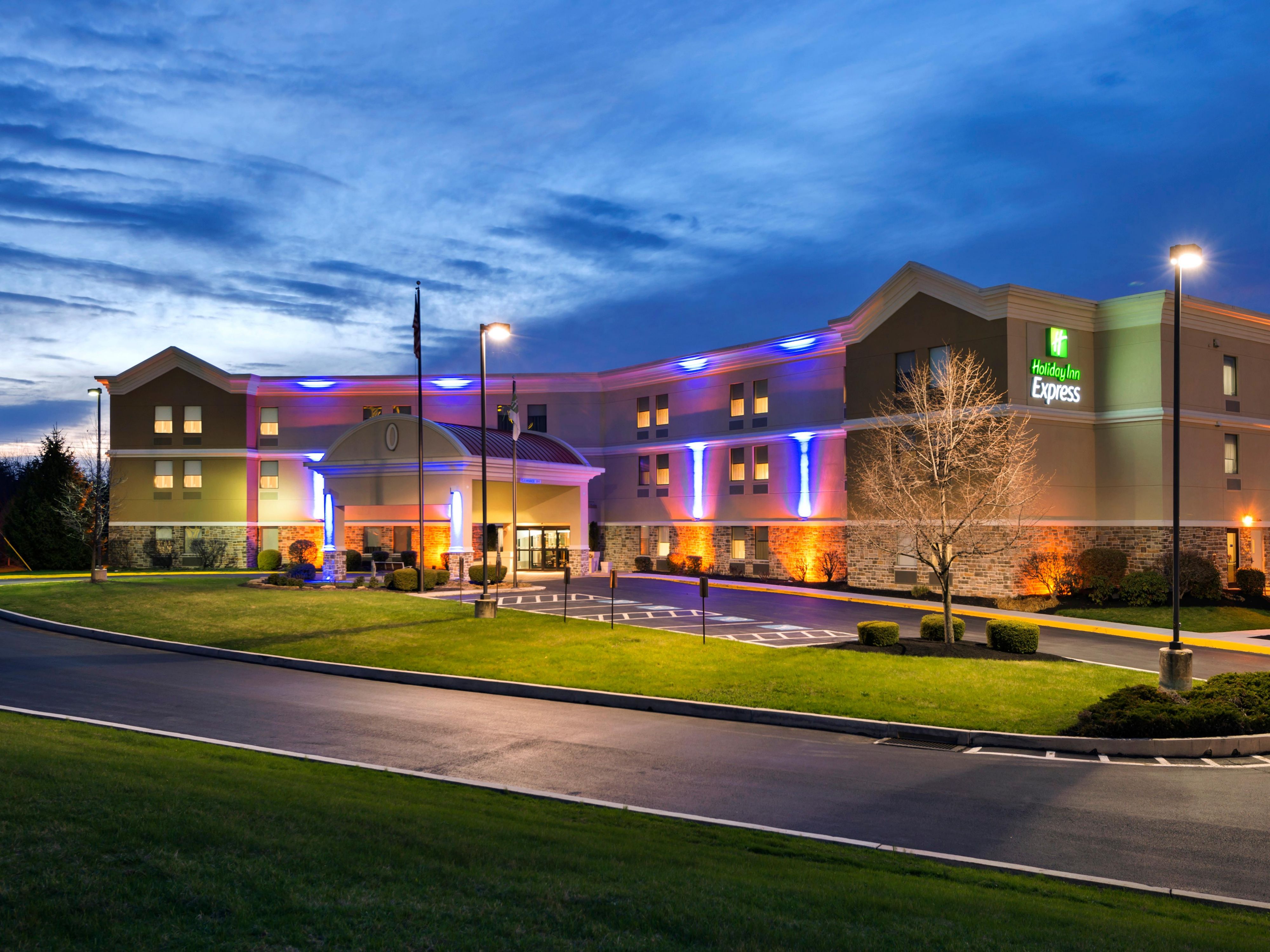 Affordable Hotels in Downtown Harrisburg, PA | Holiday Inn Express