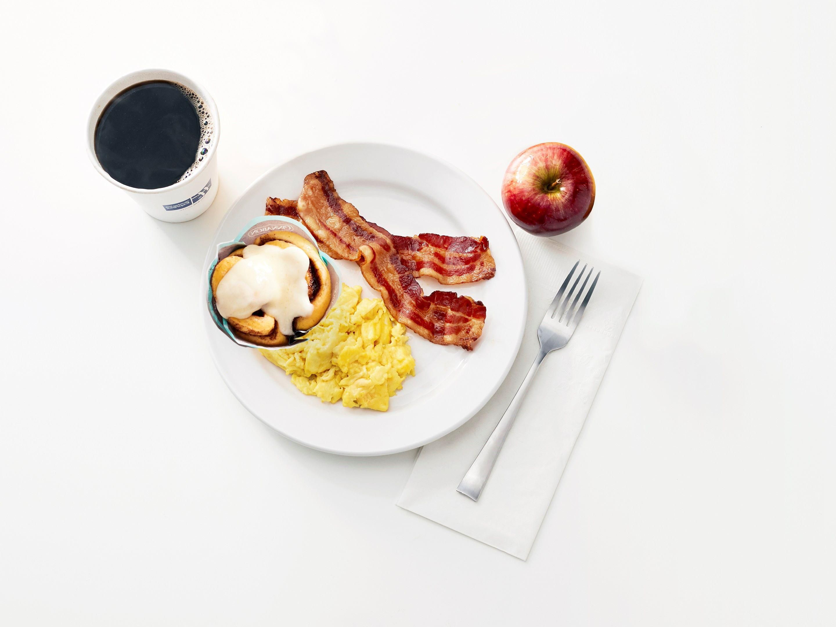 Kick start your day with our complimentary Express Start Breakfast, with grab ‘n’ go options and favorites such as eggs and bacon, hot pancakes, our signature cinnamon rolls and fresh coffee. At Holiday Inn Express Hebron – Cincinnati Airport, we take care of breakfast so you can relax and enjoy your stay. 