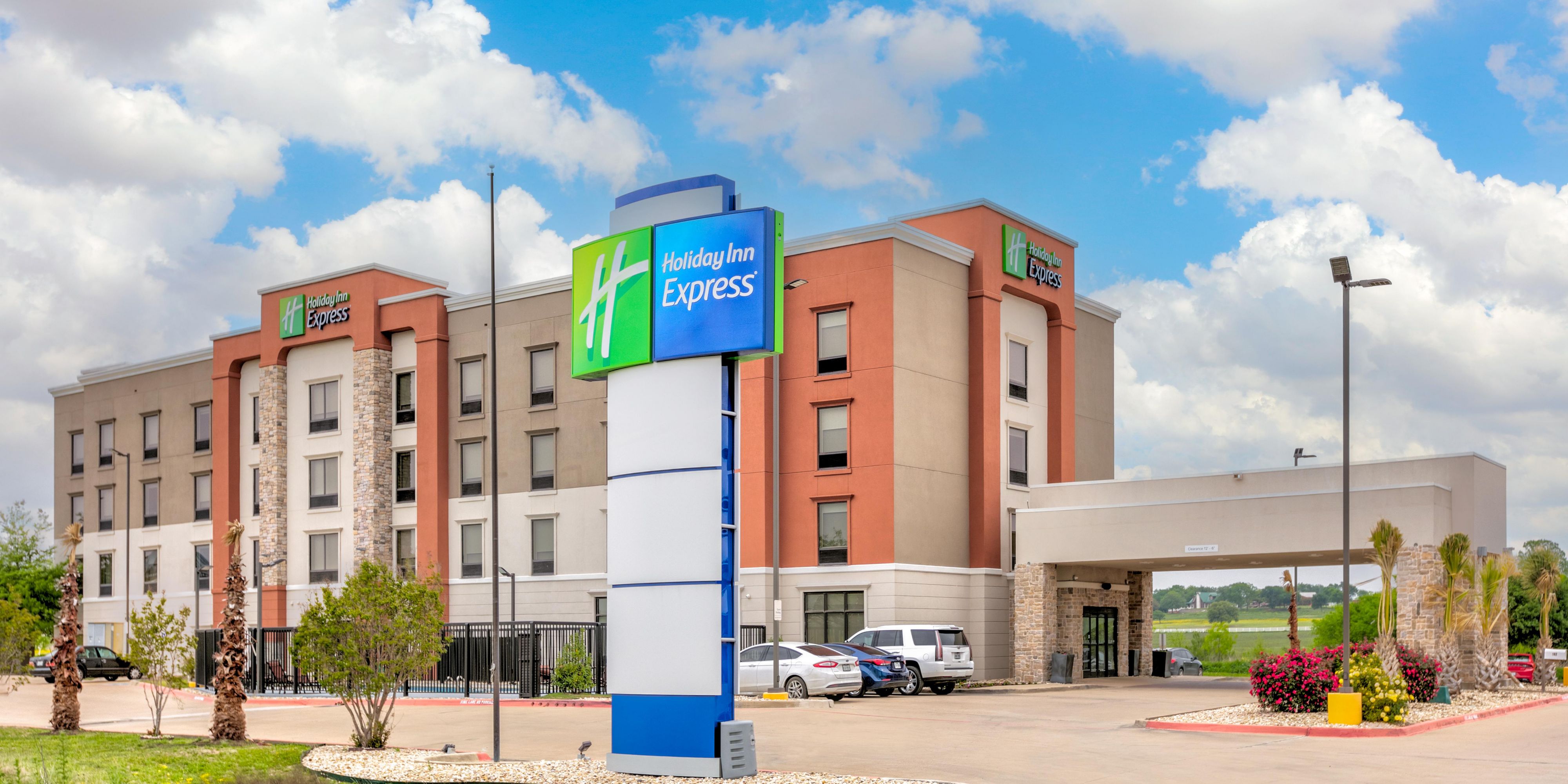 Holiday Inn Express Hillsboro I-35