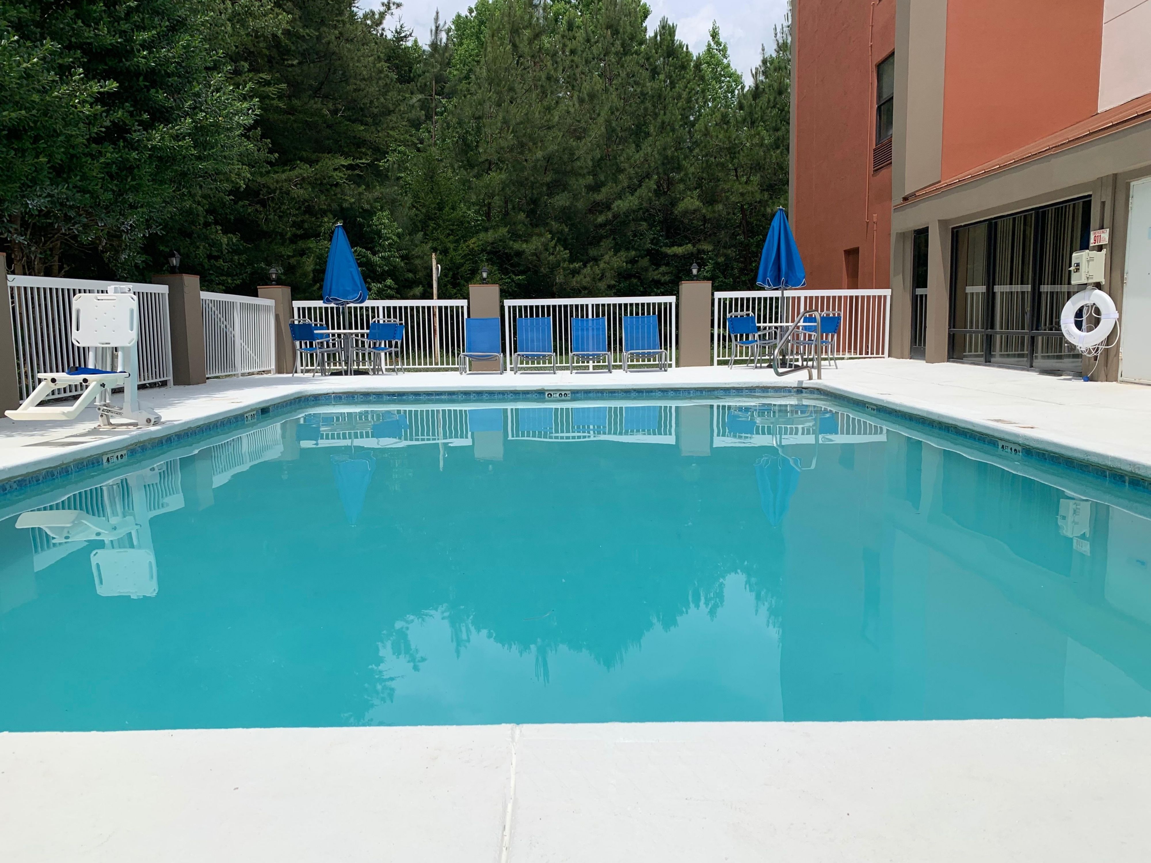 Wonderful Outdoor Seasonal Pool