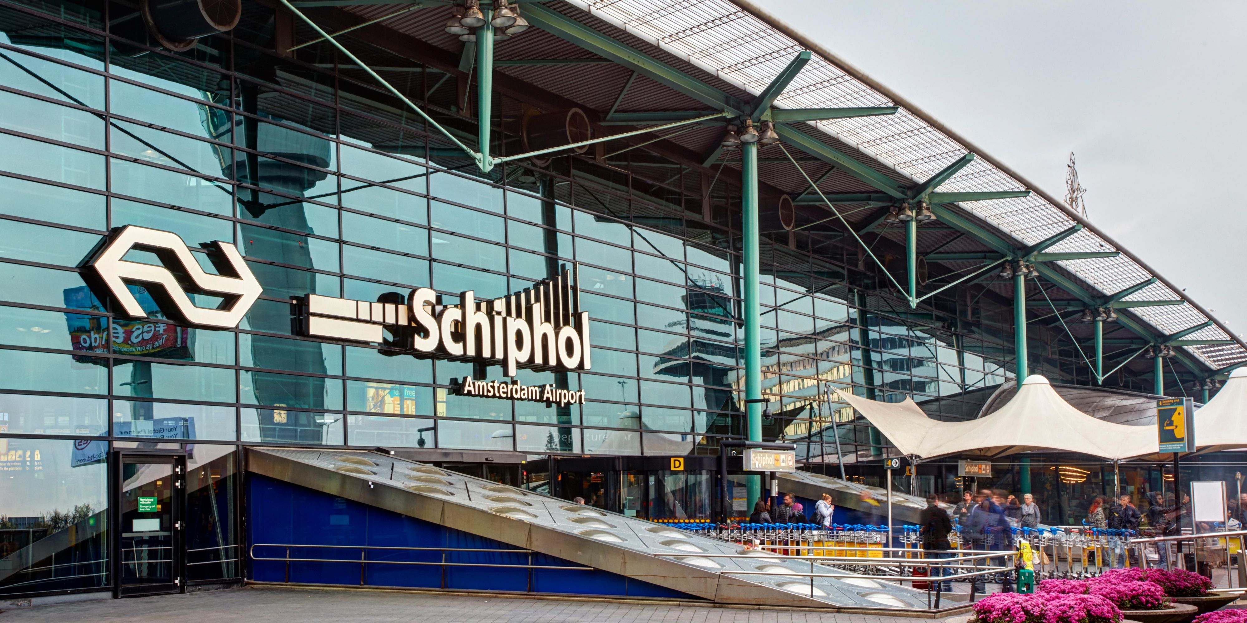Wist u dat Amsterdam Schiphol Airport op nummer 1 staat als wereldwijde directe verbinding? Of je nu vliegt naar één van de 332 bestemmingen, of van plan bent om snel de binnenstad van Amsterdam te bezoeken: Schiphol is the place to be!