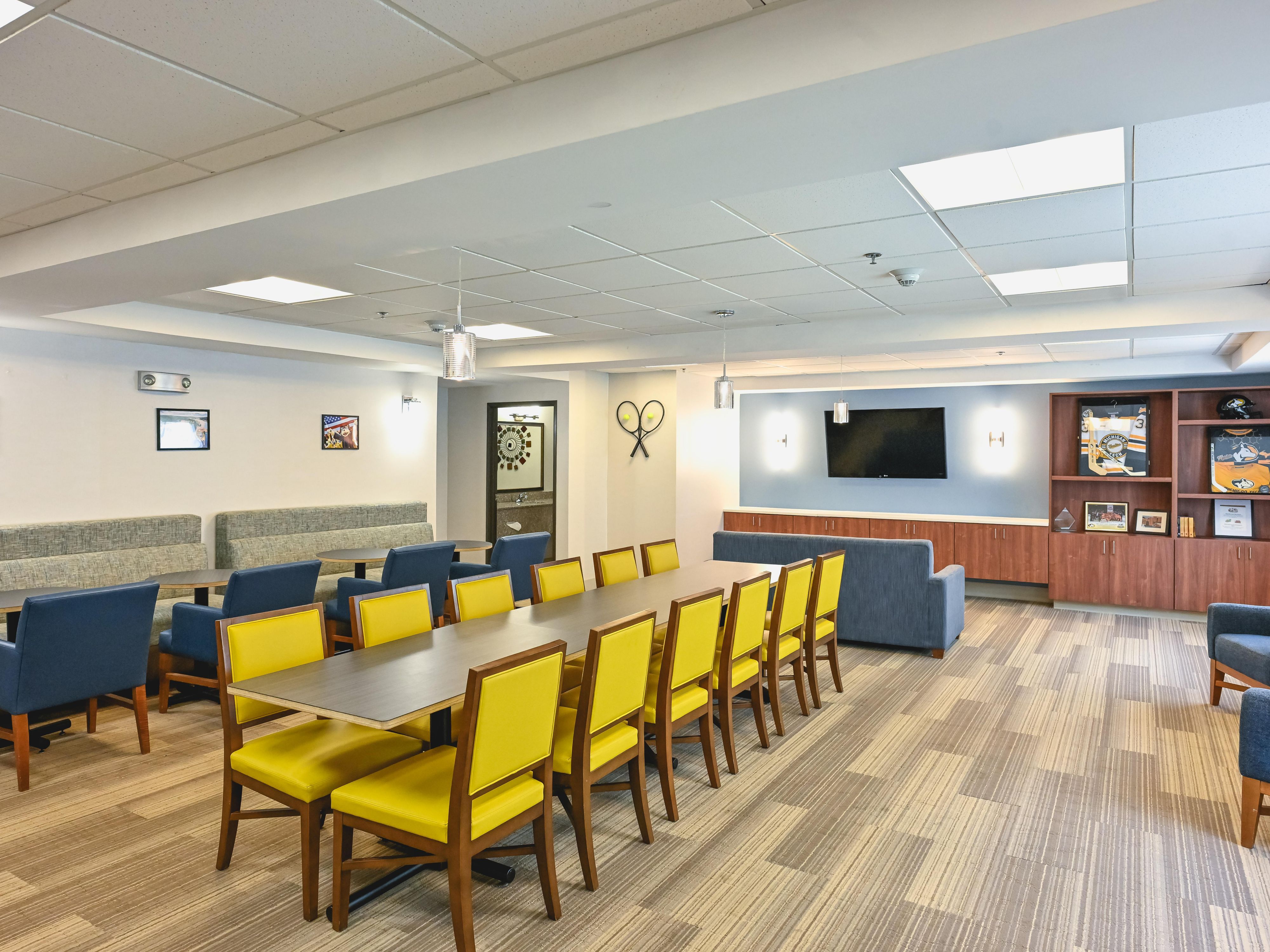 Plan your next event in our customizable meeting space, designed with flexibility in mind. Whether you're organizing a business retreat, social gathering, or training session, our venue can adapt to your needs. The space includes modern A/V equipment for easy presentation.